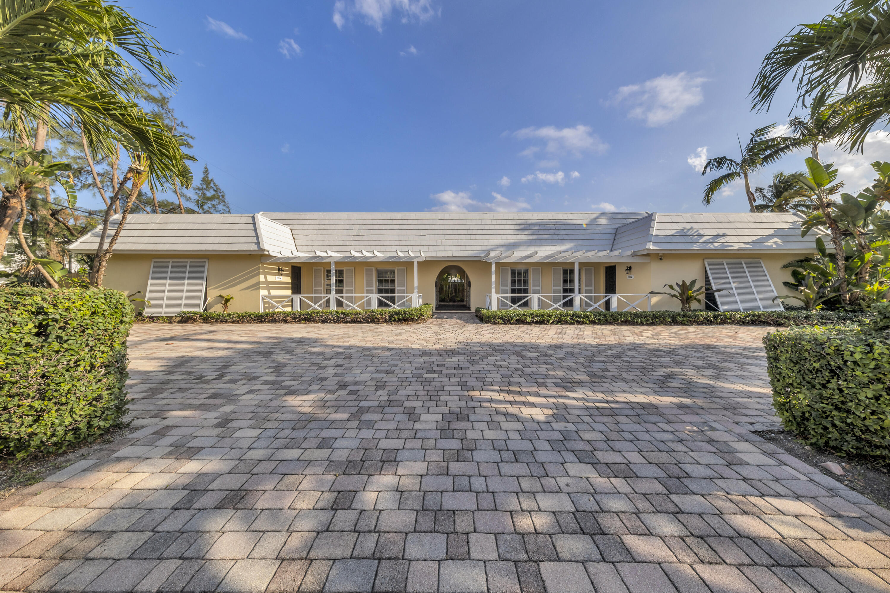 900 NE 4th Street B