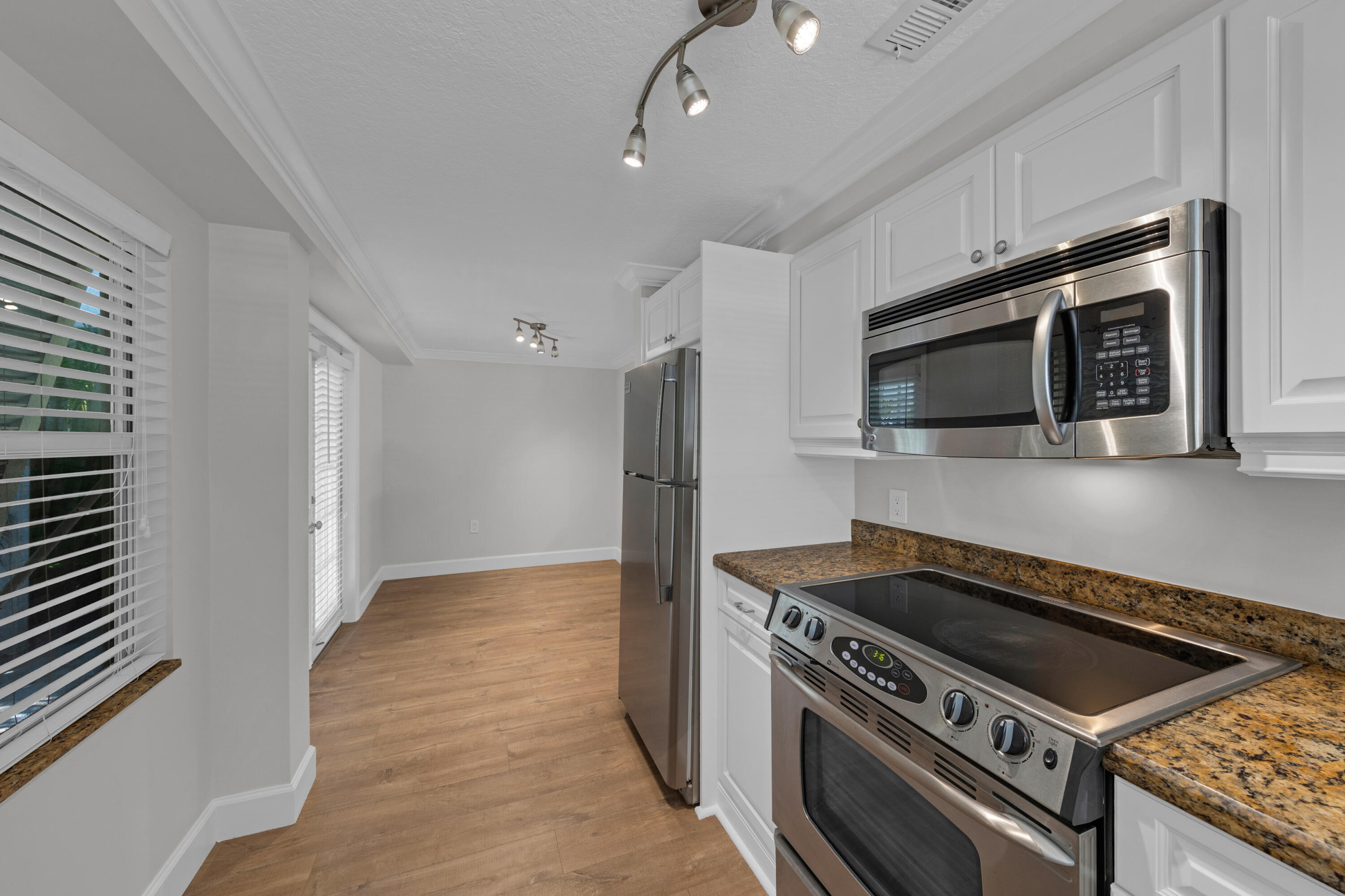 900 NE 4th Street B