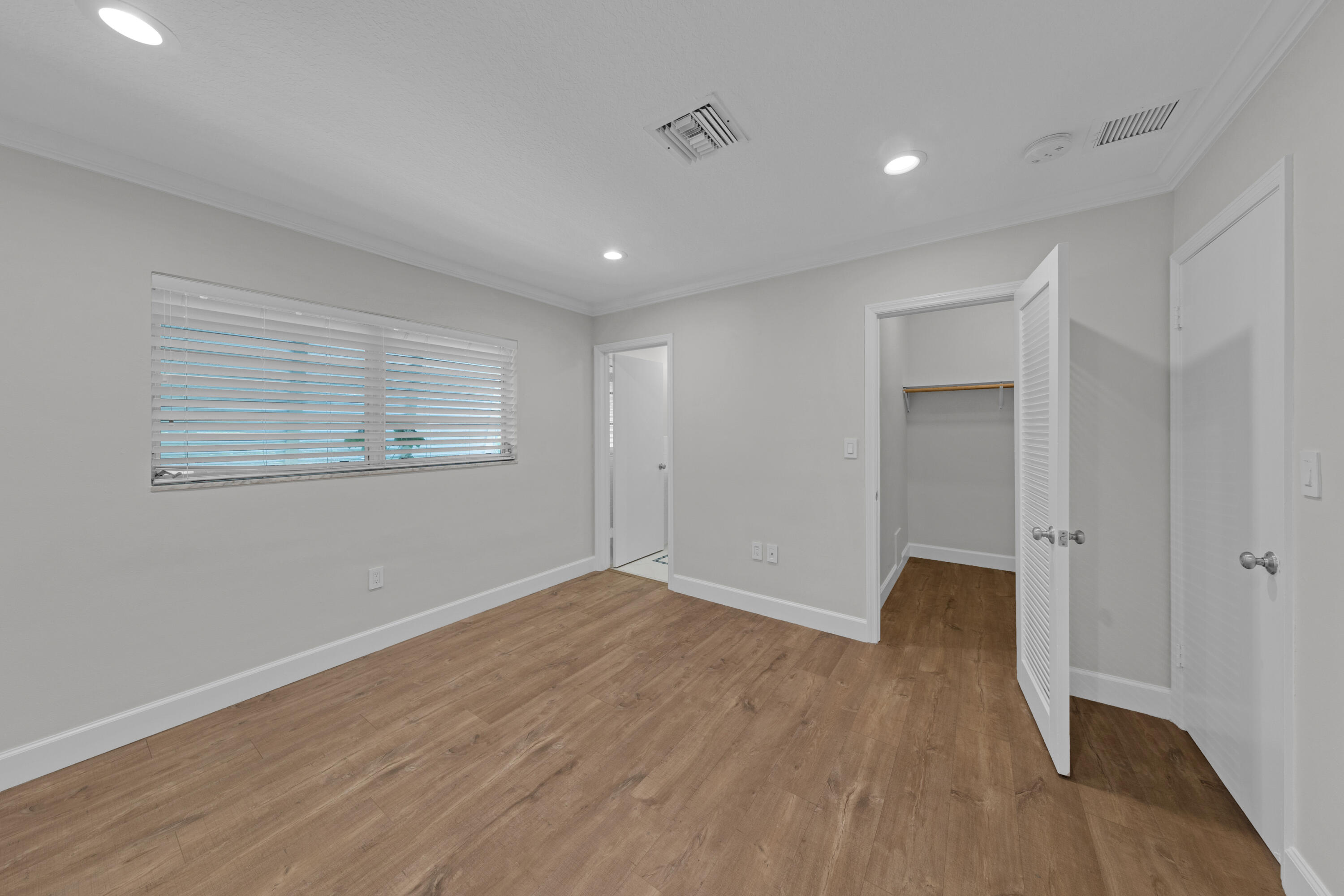 900 NE 4th Street B