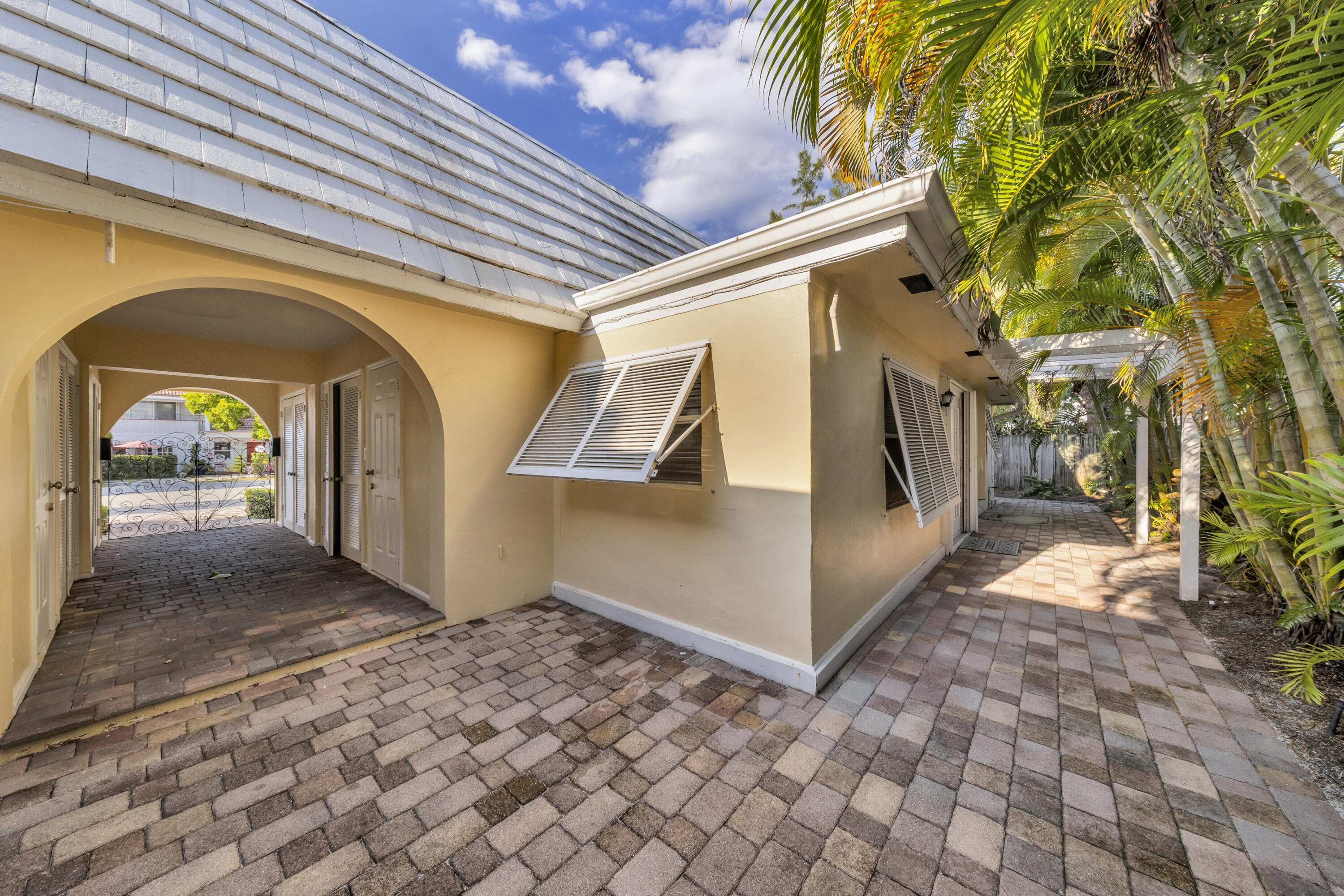 900 NE 4th Street B