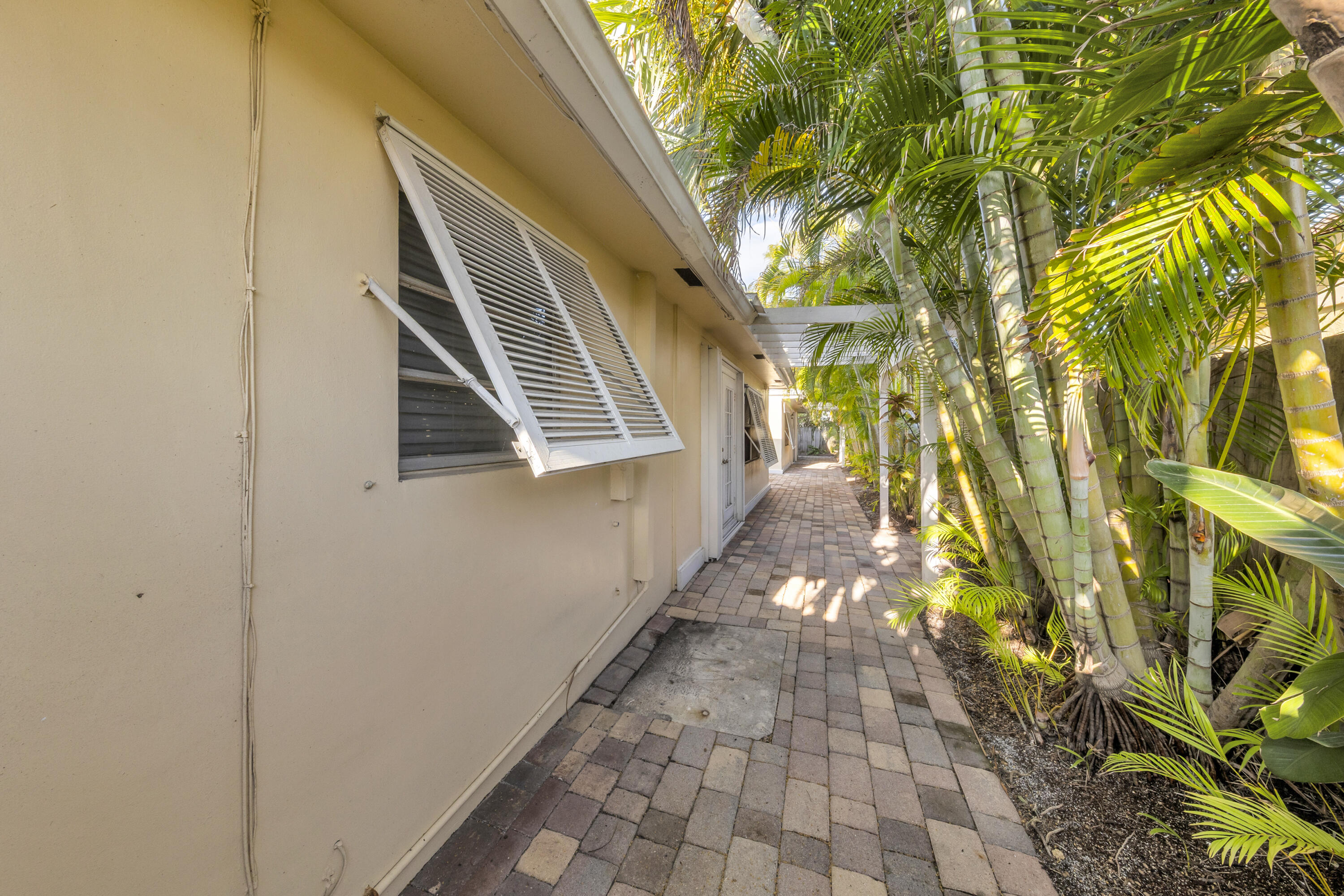 900 NE 4th Street B