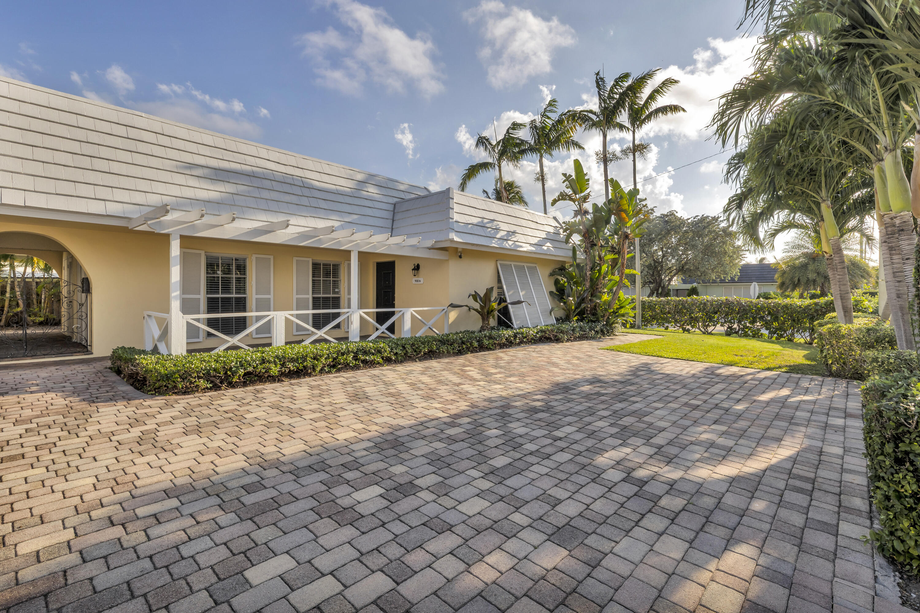 900 NE 4th Street B