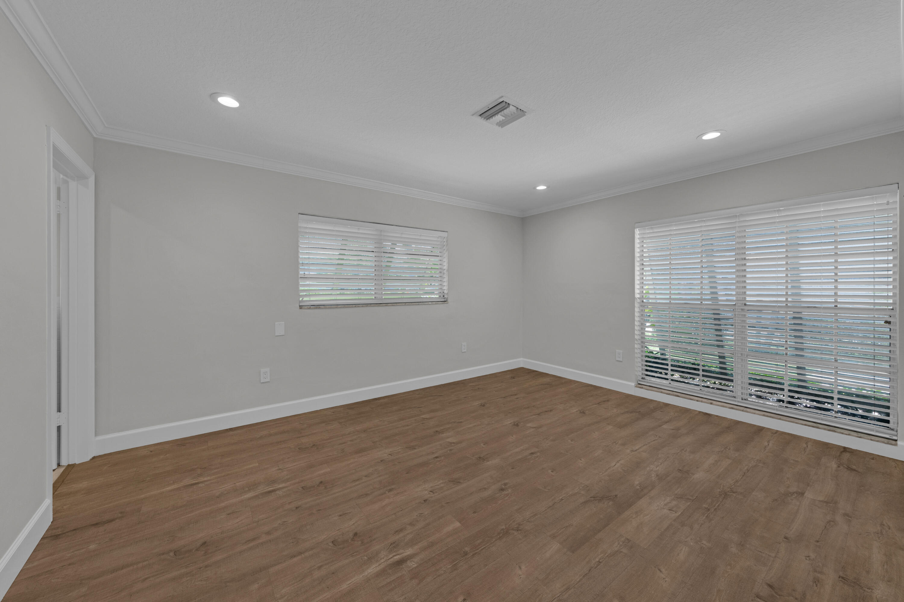 900 NE 4th Street B
