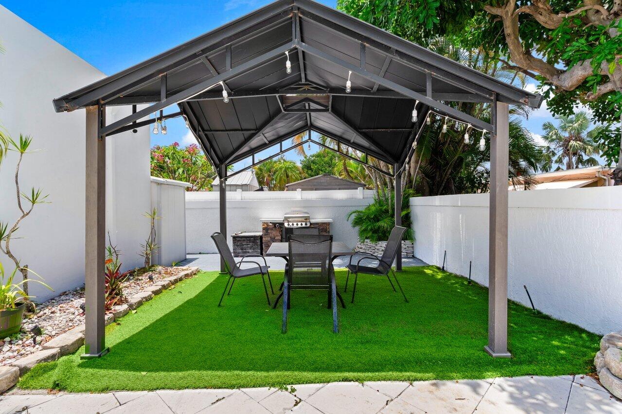 2611 NE 49 Street