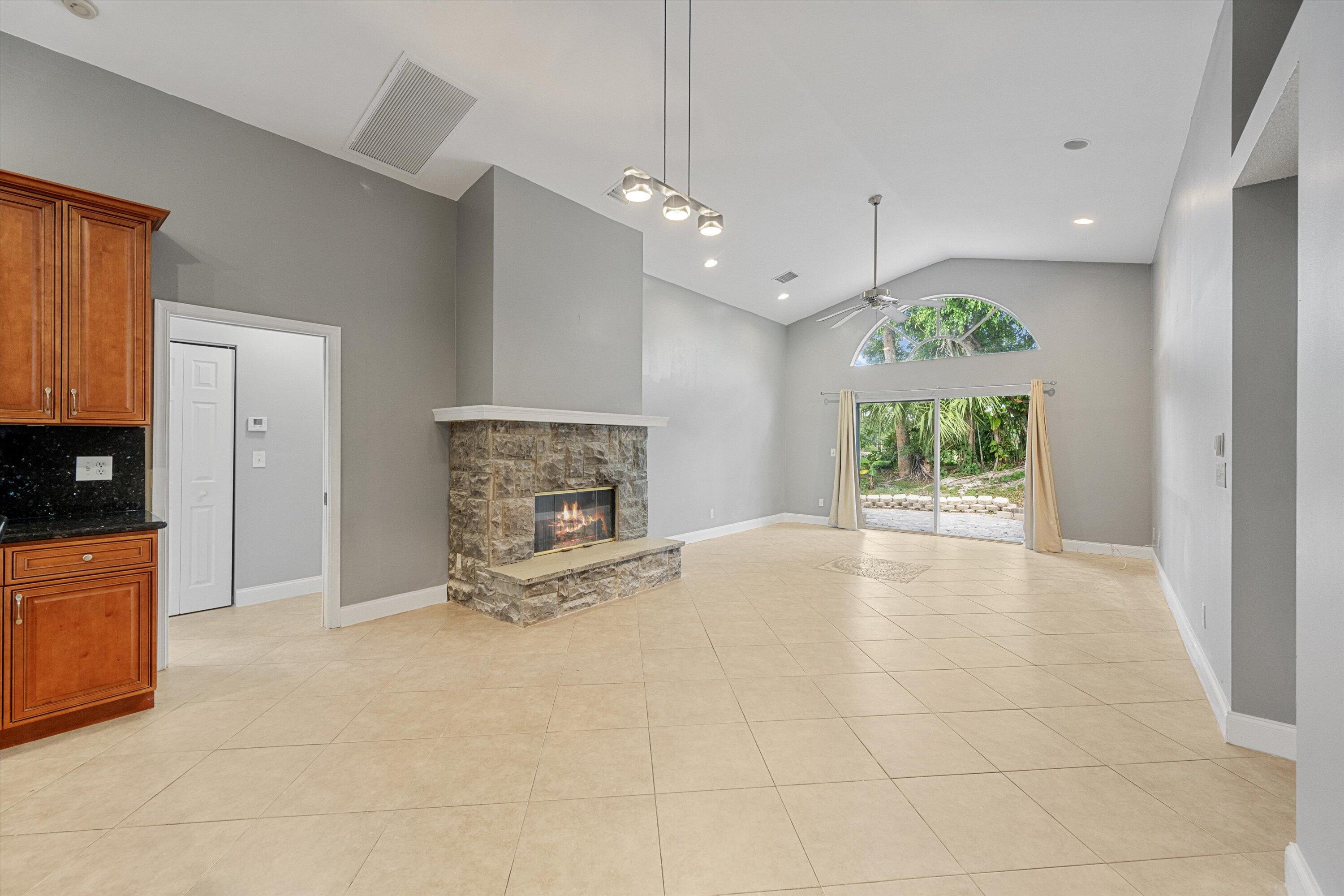1851 Oak Berry Circle