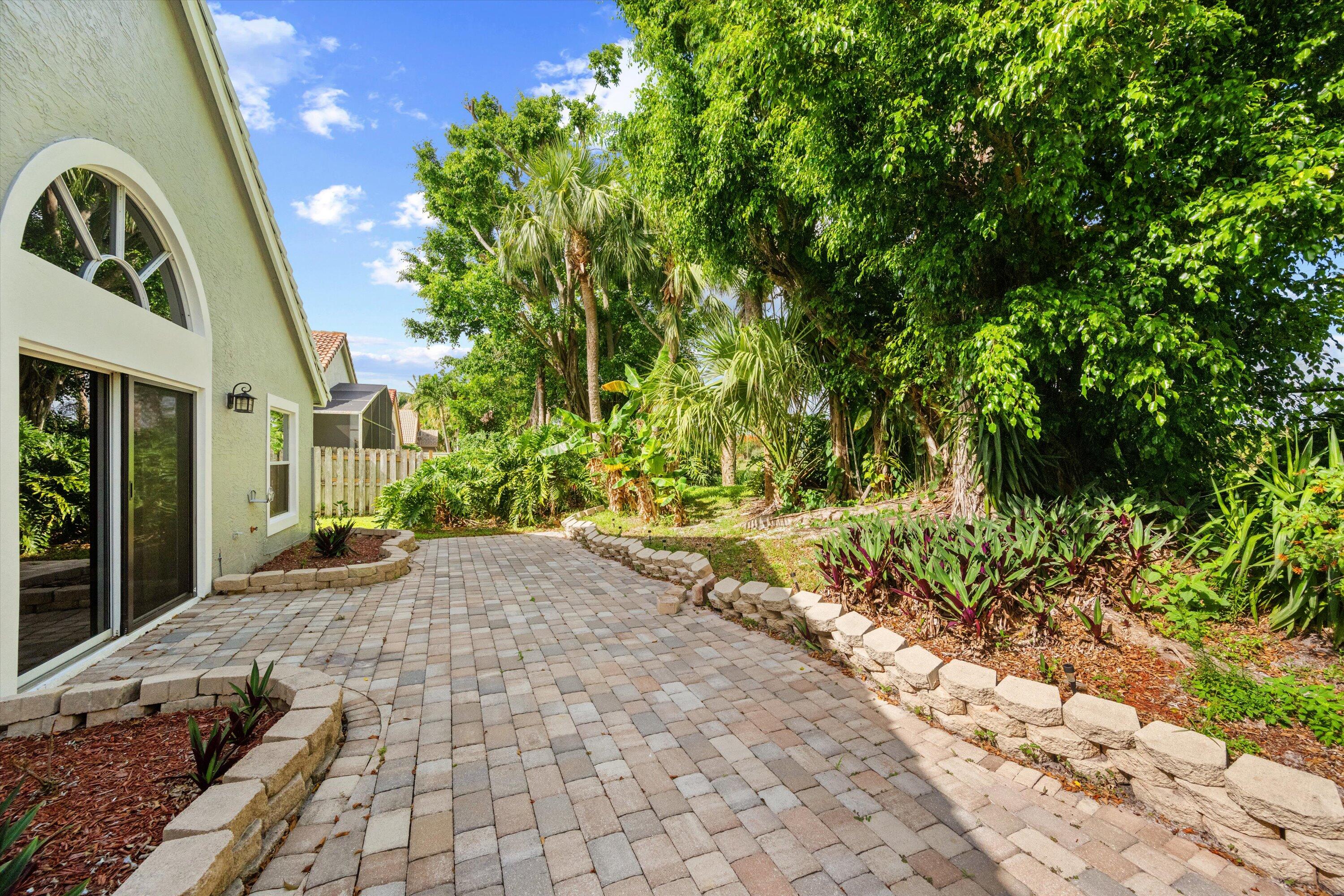1851 Oak Berry Circle