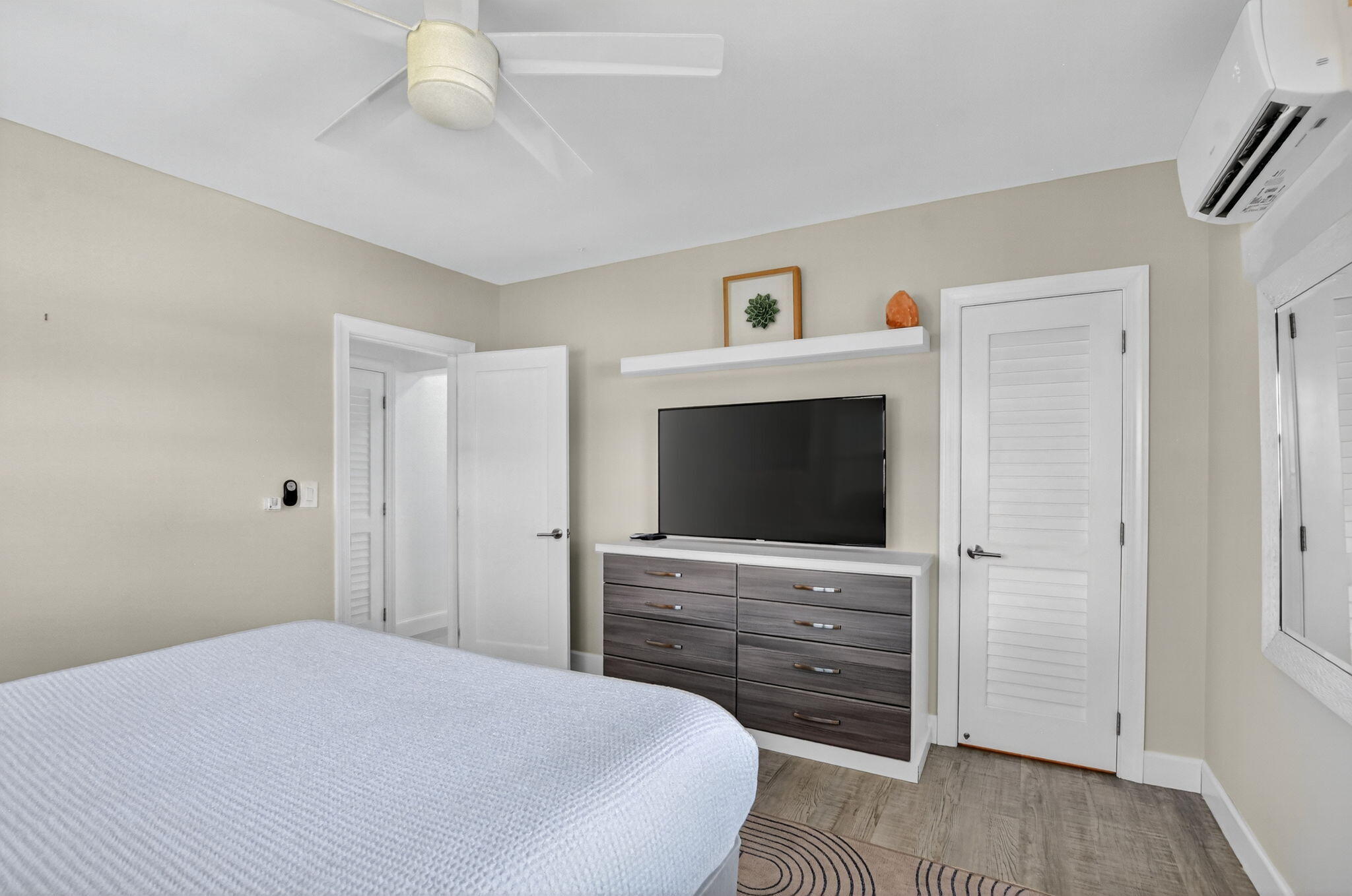1187 Hillsboro Mile 12e