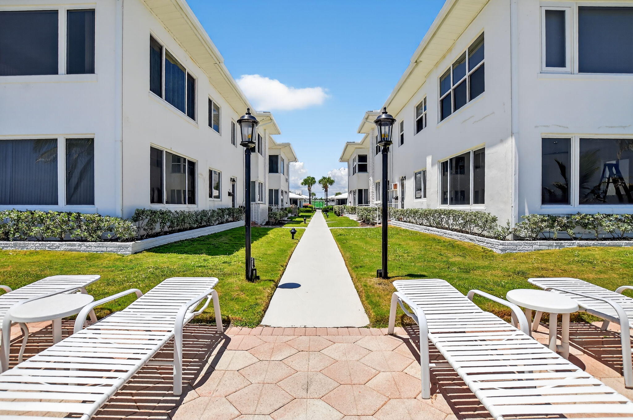 1187 Hillsboro Mile 12e