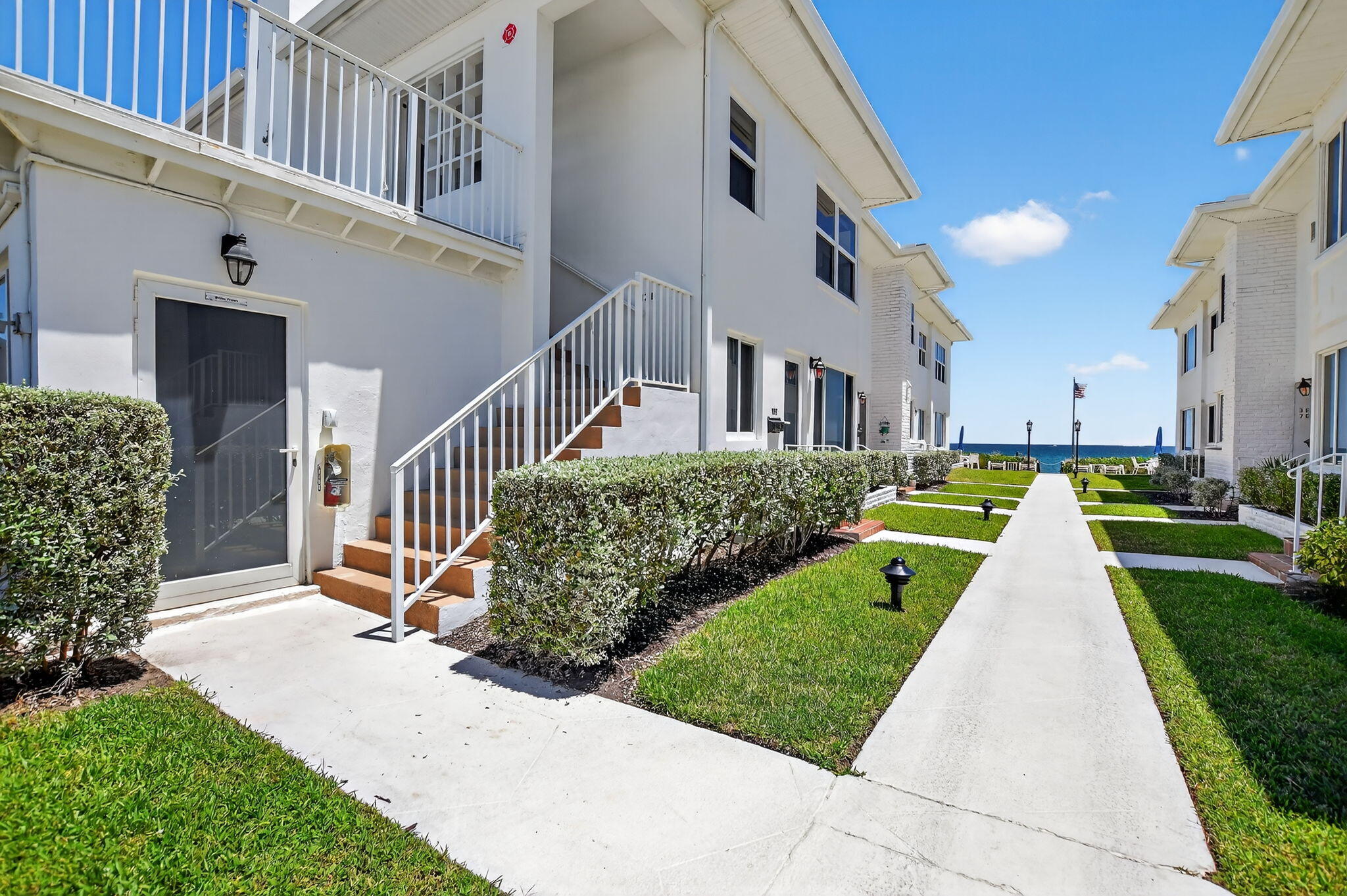 1187 Hillsboro Mile 12e