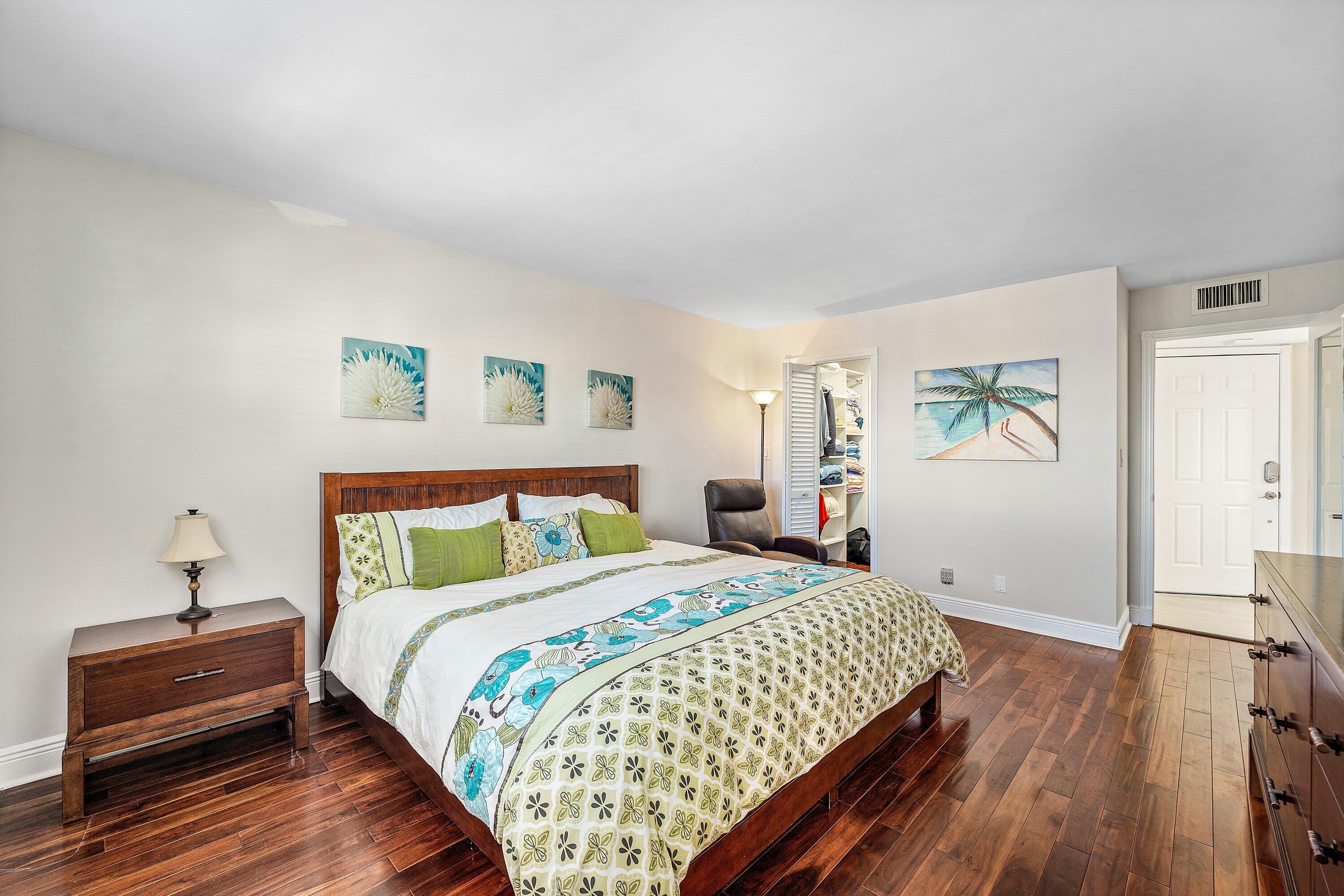 1160 Hillsboro Mile 607
