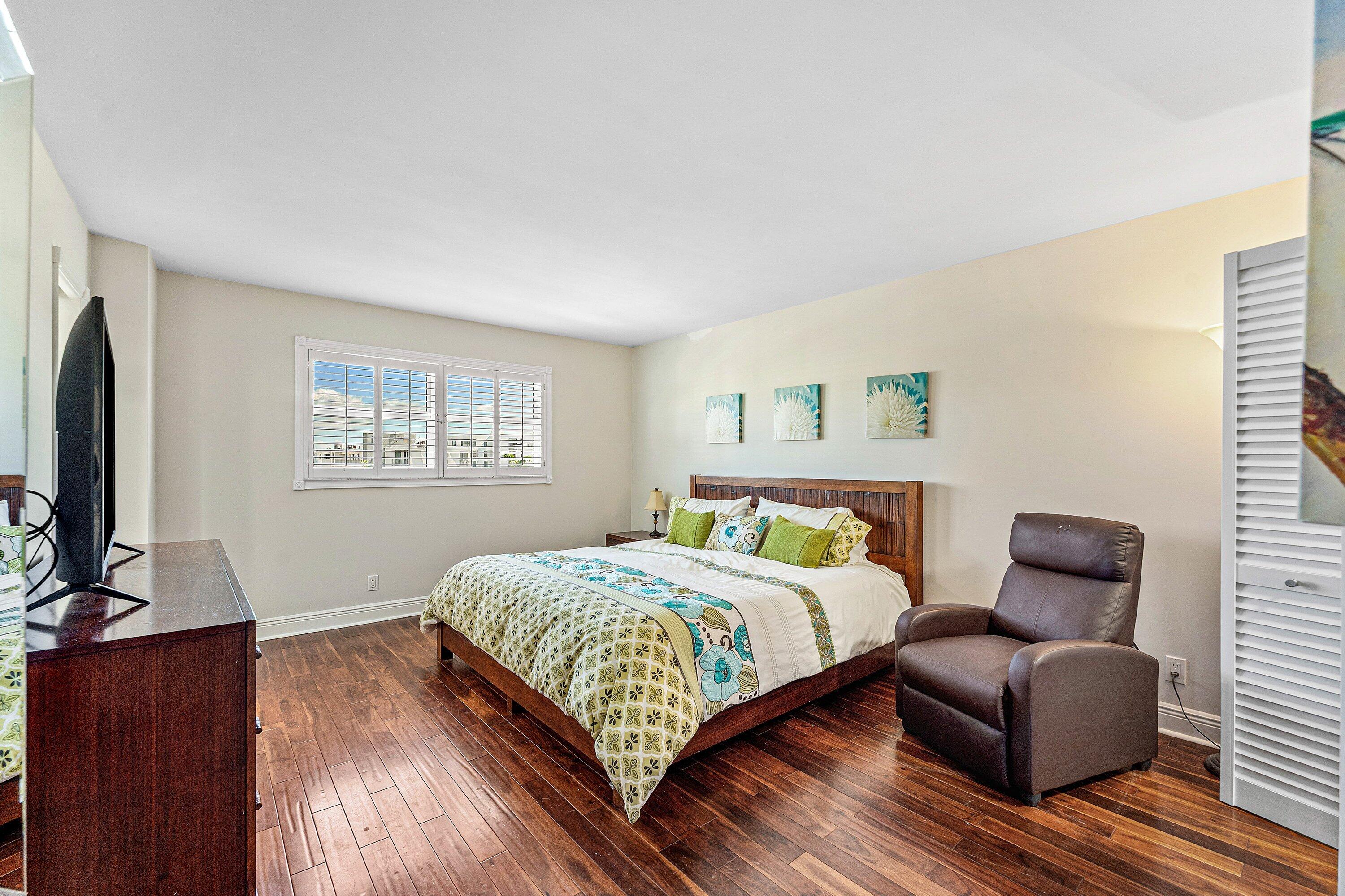 1160 Hillsboro Mile 607