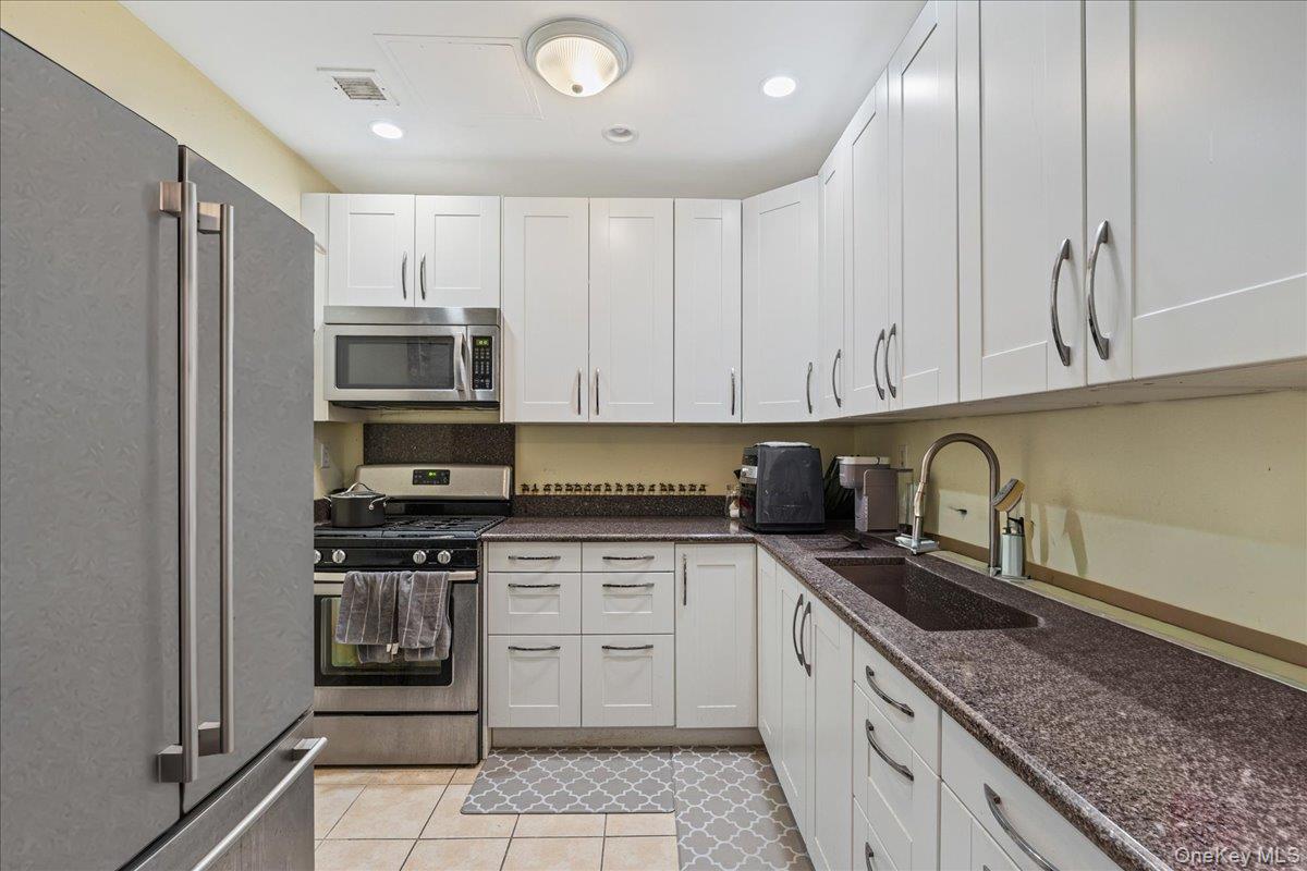 130 Post Avenue Unit: 324