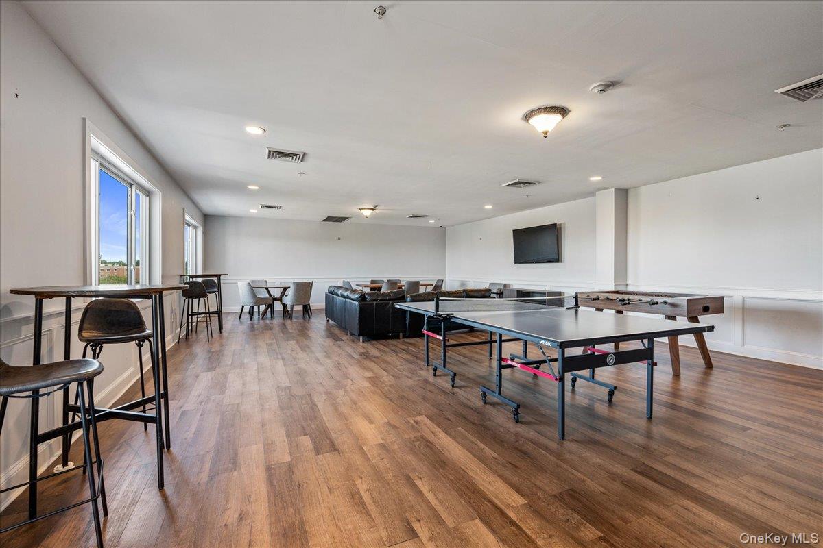 130 Post Avenue Unit: 324