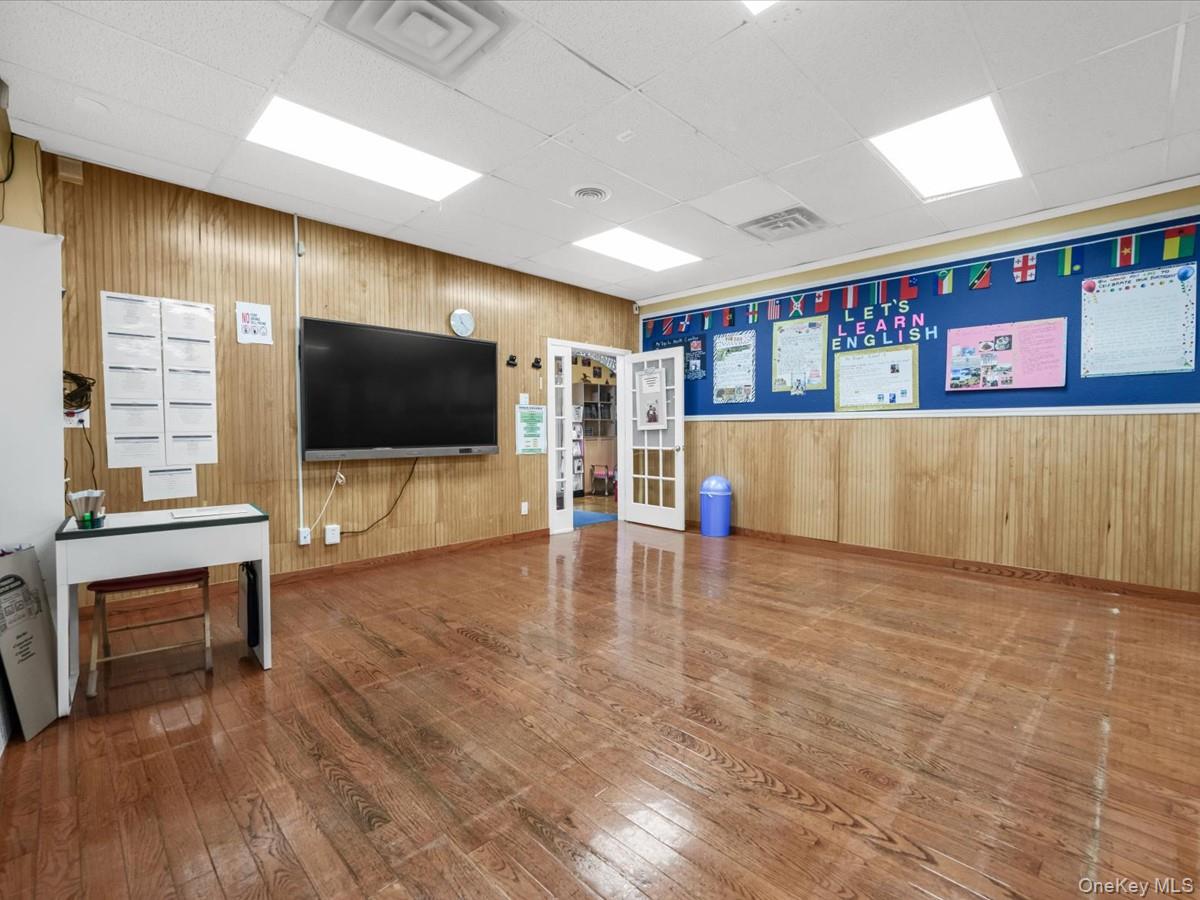 154 Post Avenue Unit: 1