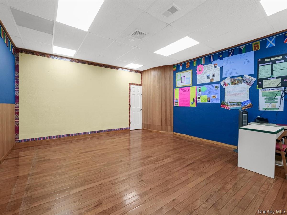 154 Post Avenue Unit: 1