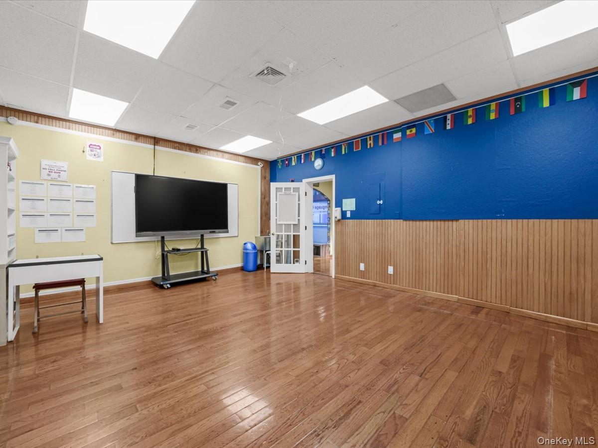 154 Post Avenue Unit: 1