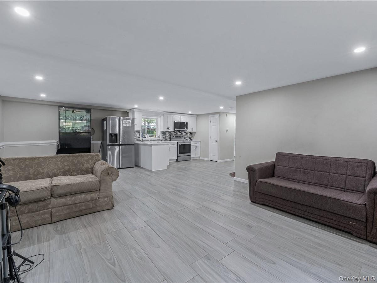 33 Winside Lane