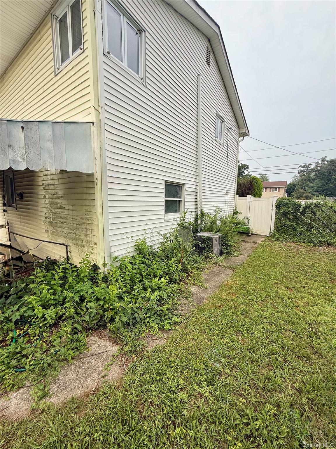 411 Mayflower Avenue