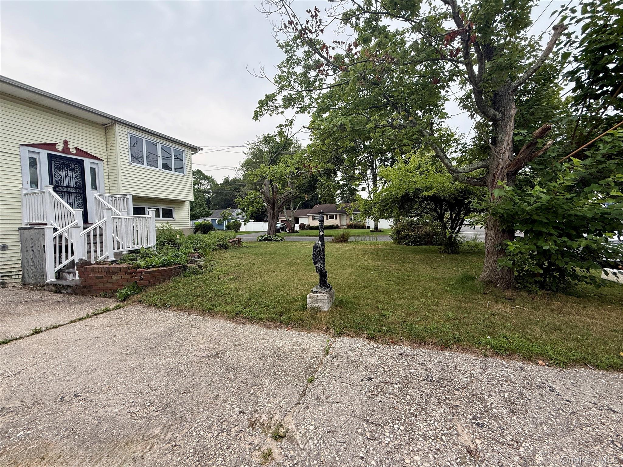 411 Mayflower Avenue