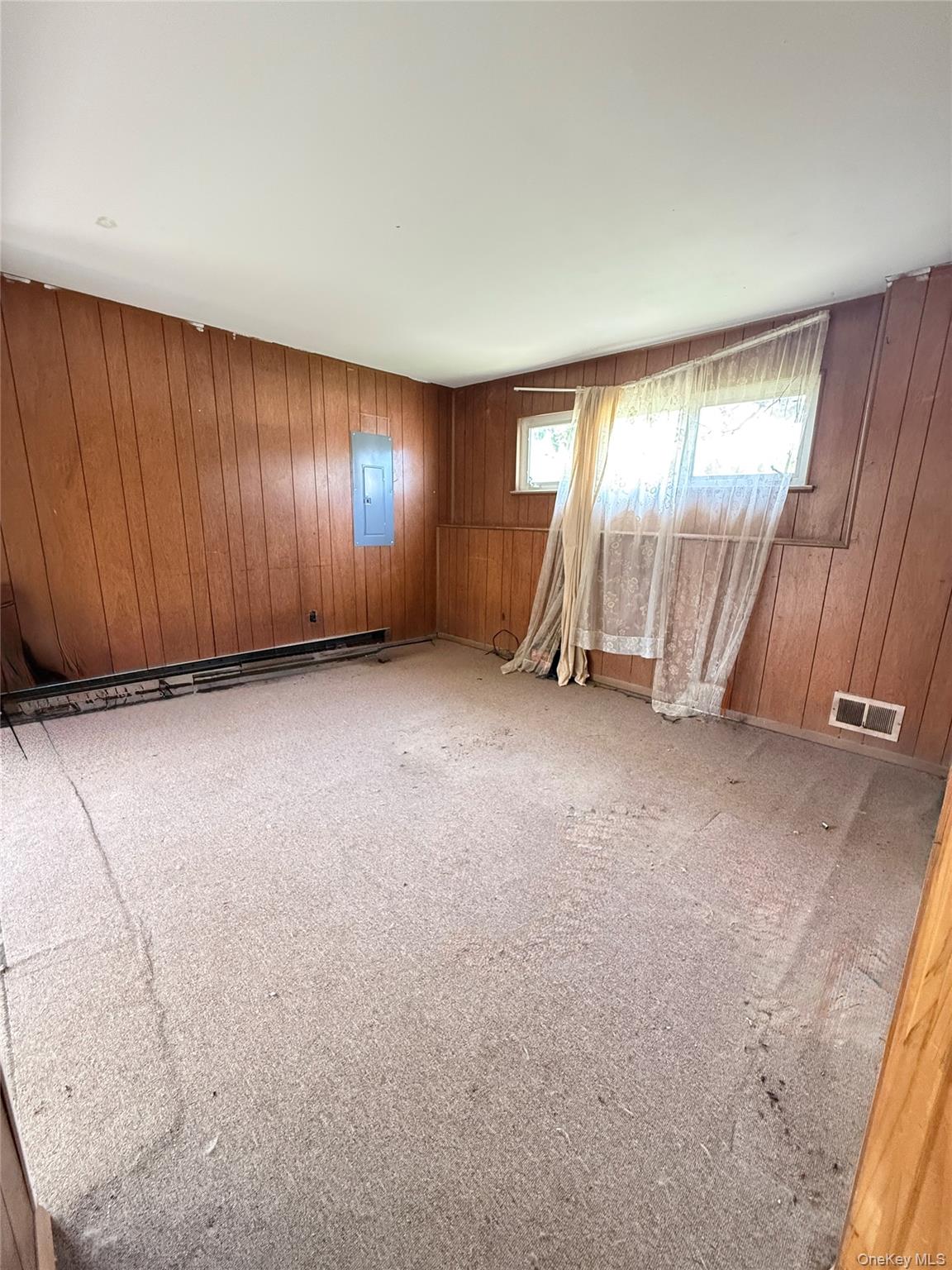411 Mayflower Avenue