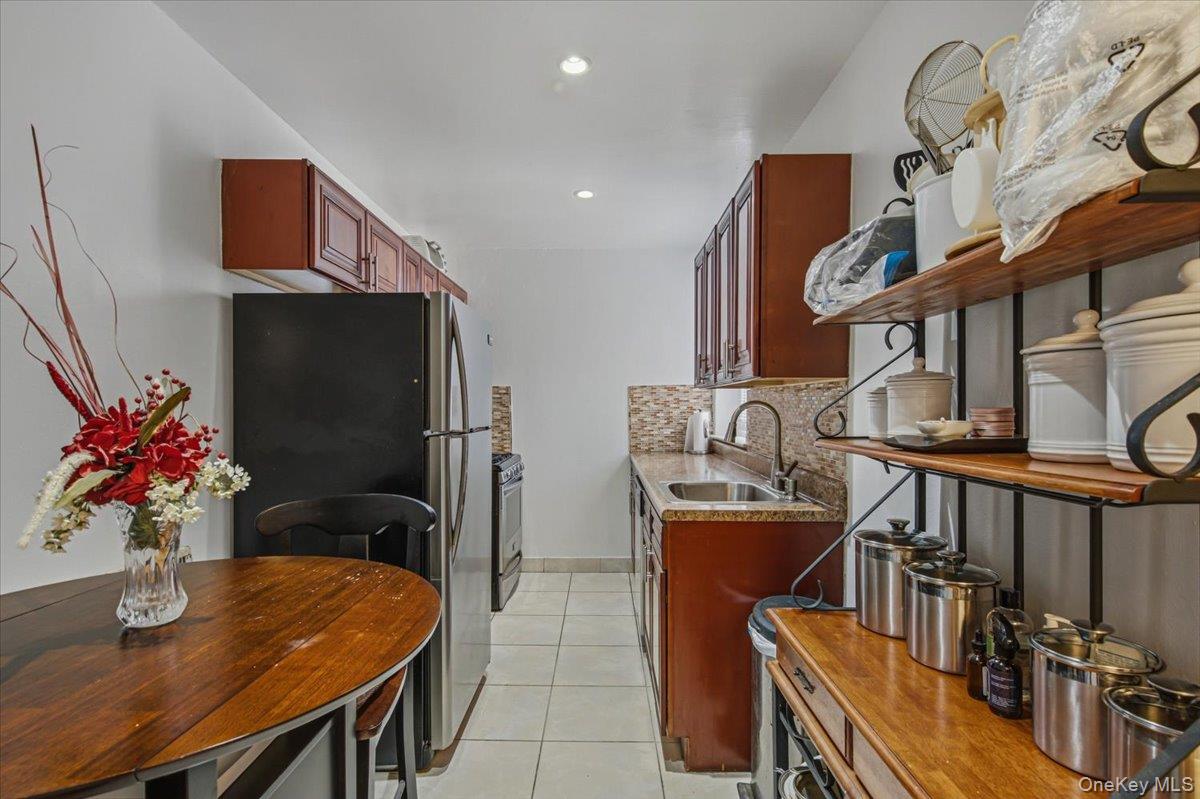 2107 Wallace Ave Wallace Unit: 6A