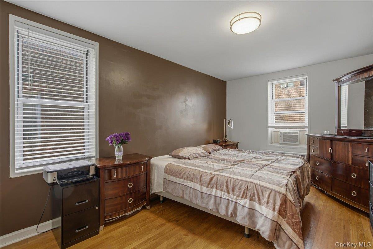 2107 Wallace Ave Wallace Unit: 6A