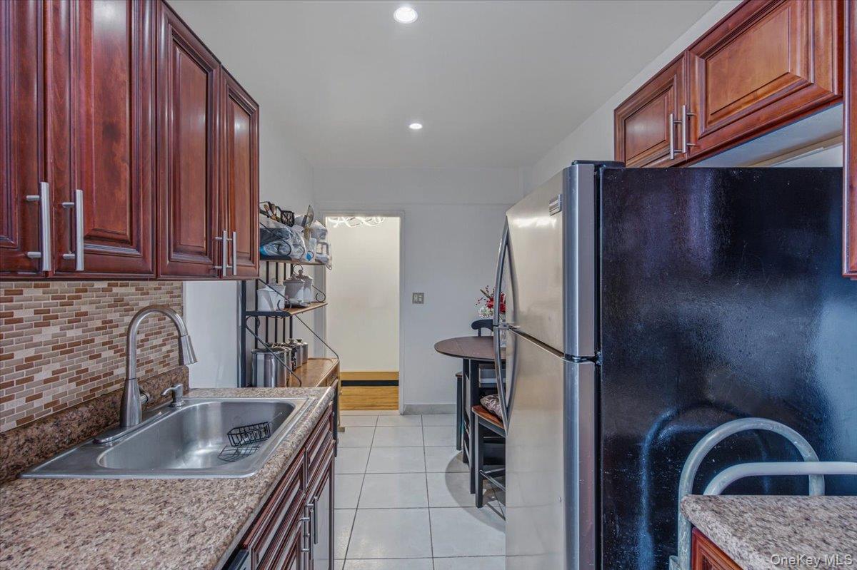 2107 Wallace Ave Wallace Unit: 6A