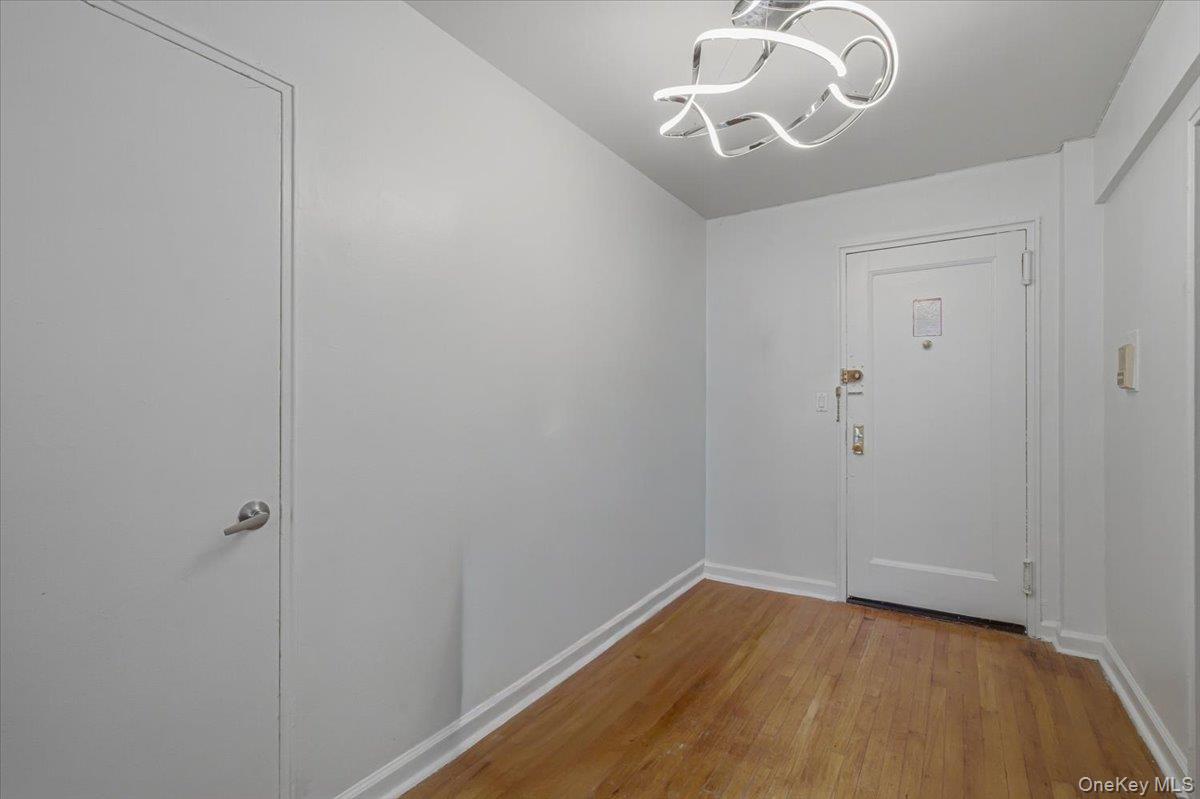 2107 Wallace Ave Wallace Unit: 6A