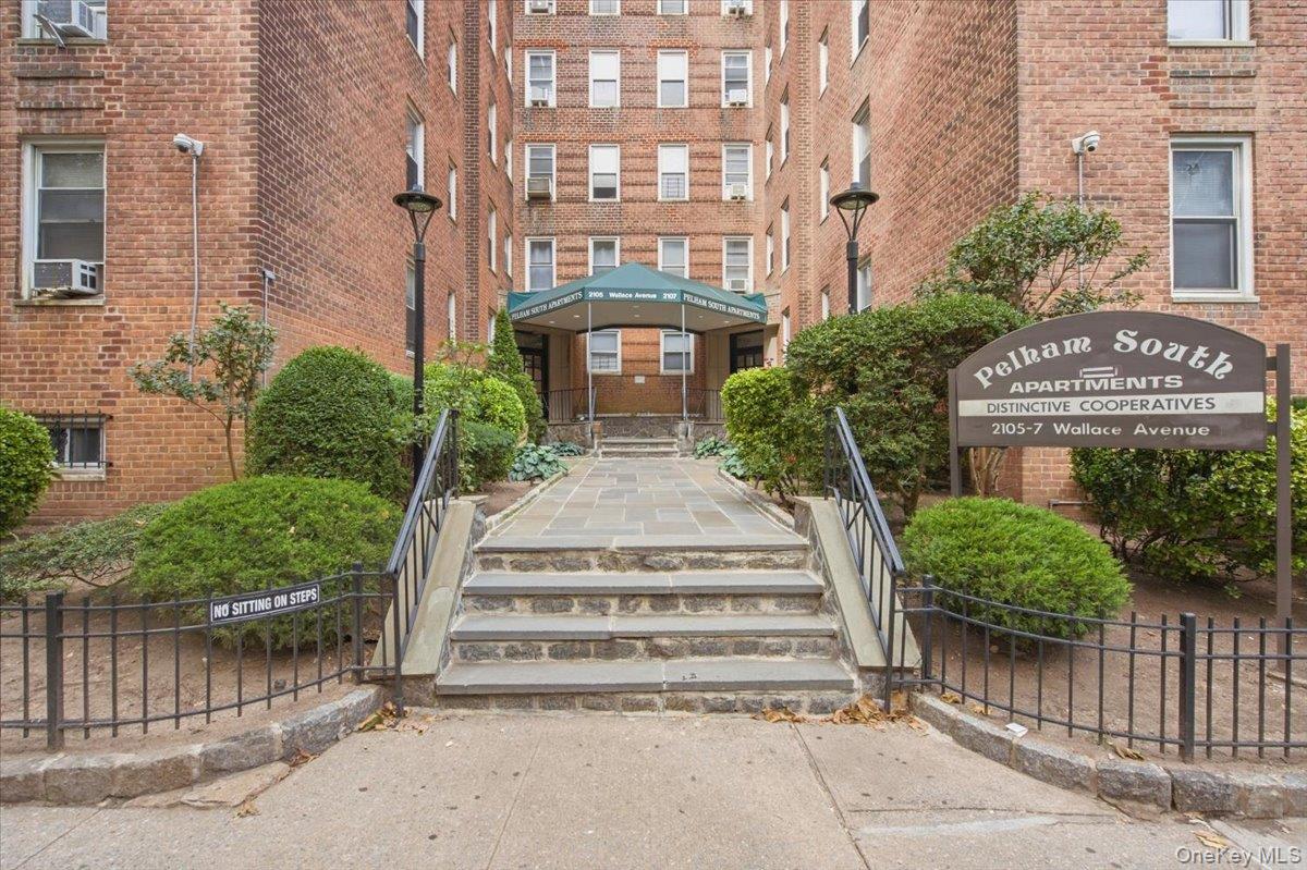 2107 Wallace Ave Wallace Unit: 6A