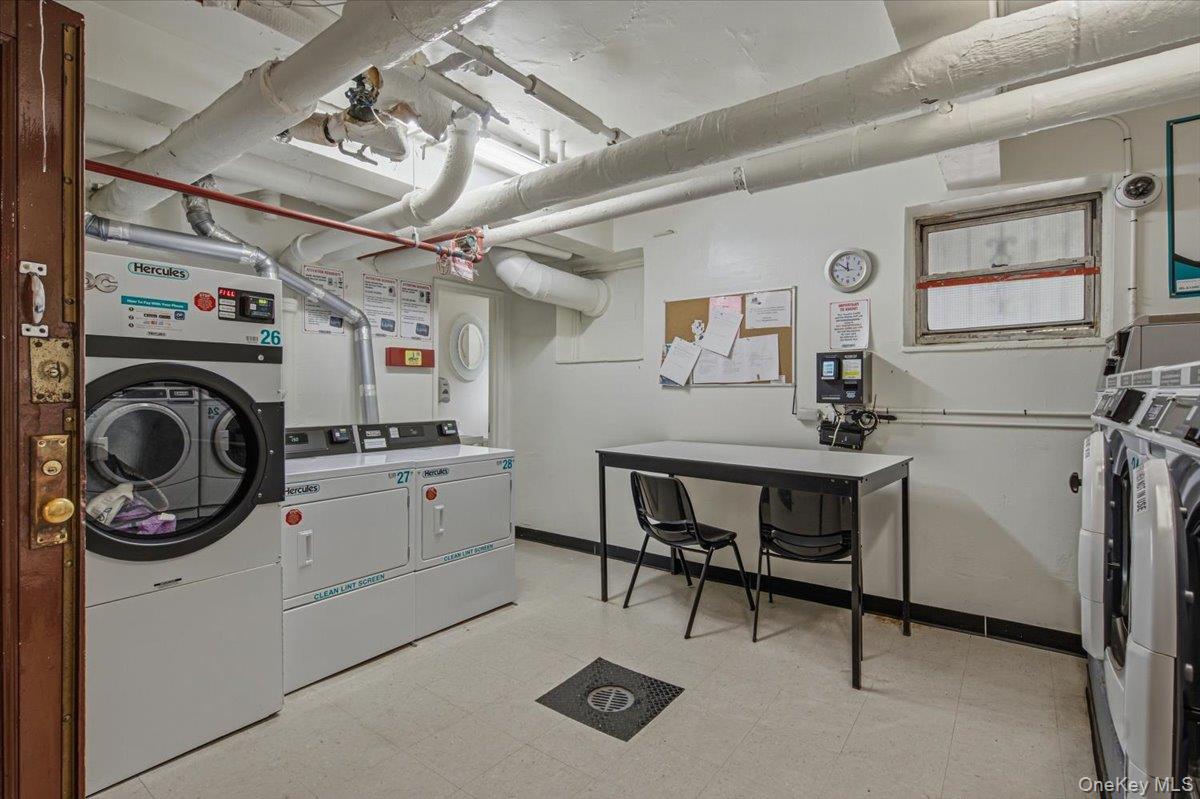 2107 Wallace Ave Wallace Unit: 6A