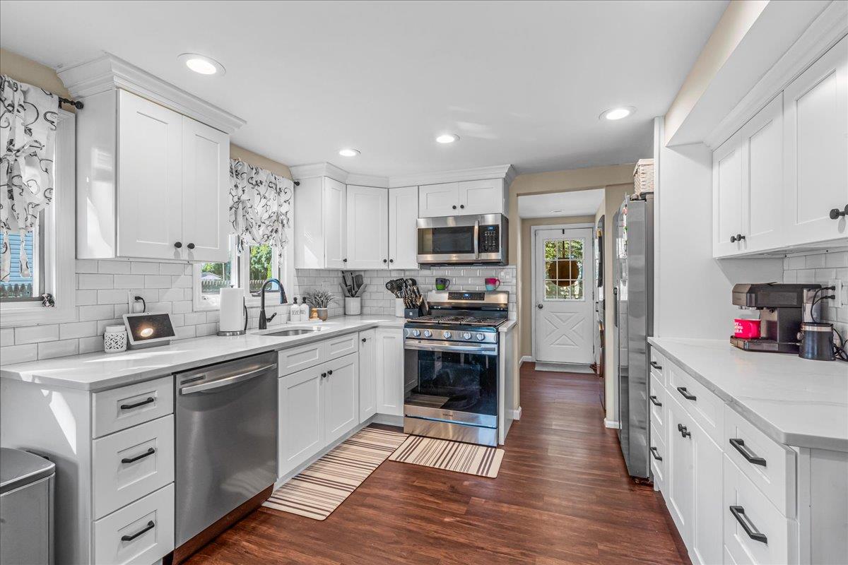 19 Colony Road