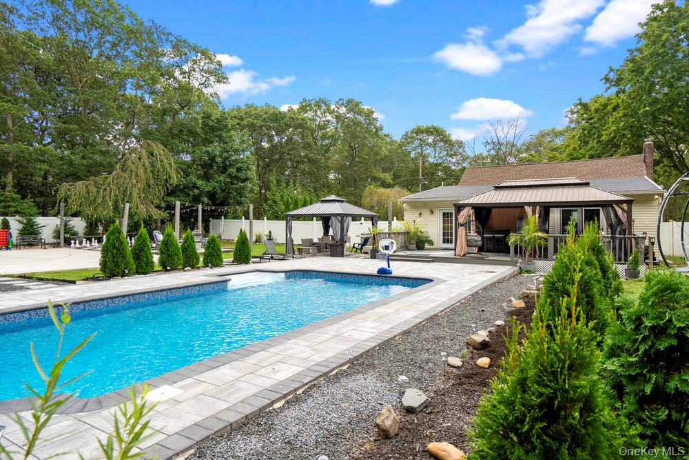 35 Robinson Avenue