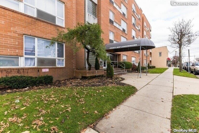 205 Mineola Blvd Unit: 2A