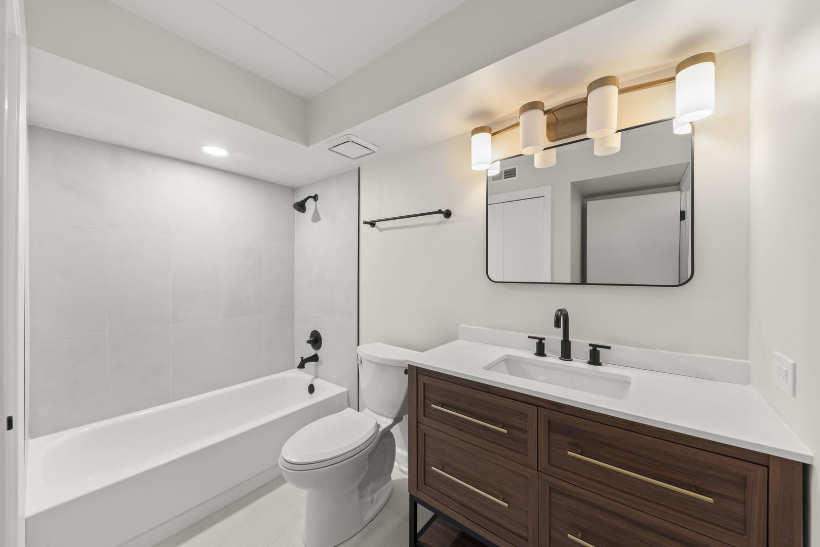 225 E Wing Street Unit: 302
