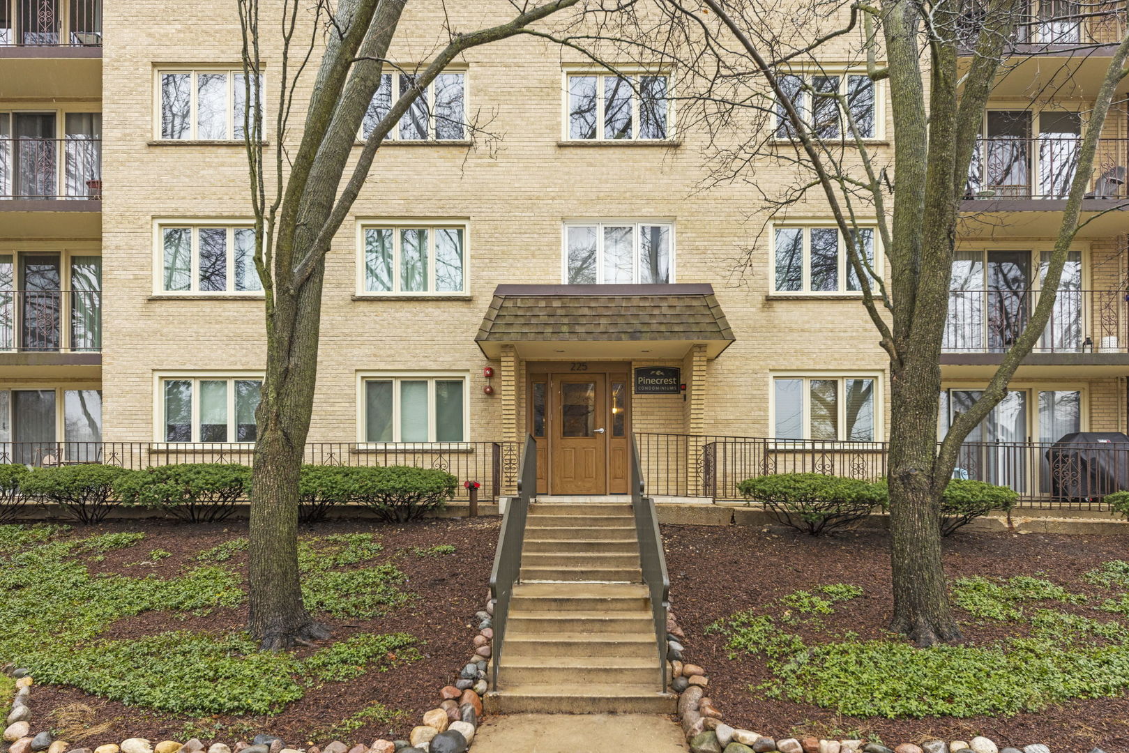 225 E Wing Street Unit: 302
