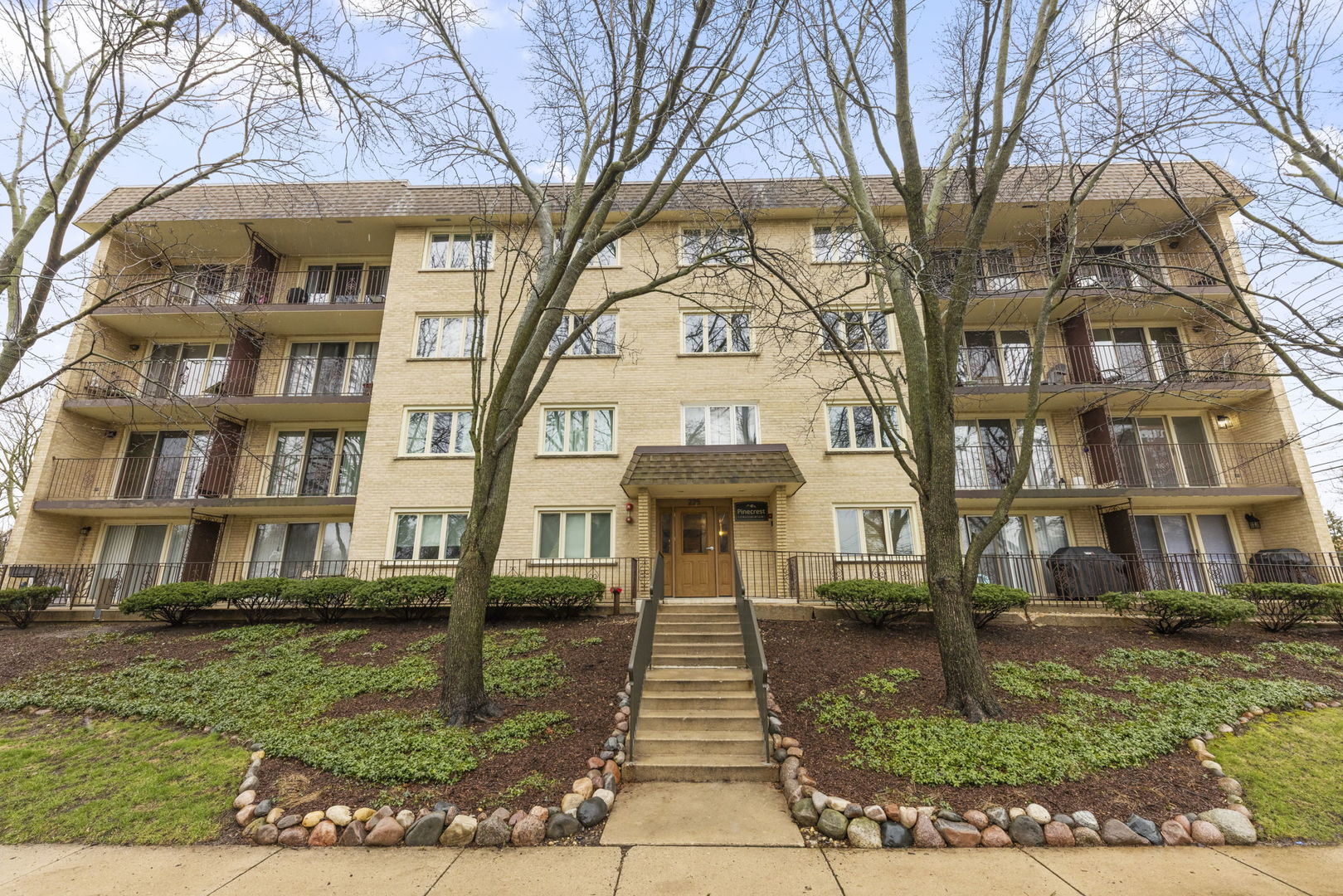 225 E Wing Street Unit: 302
