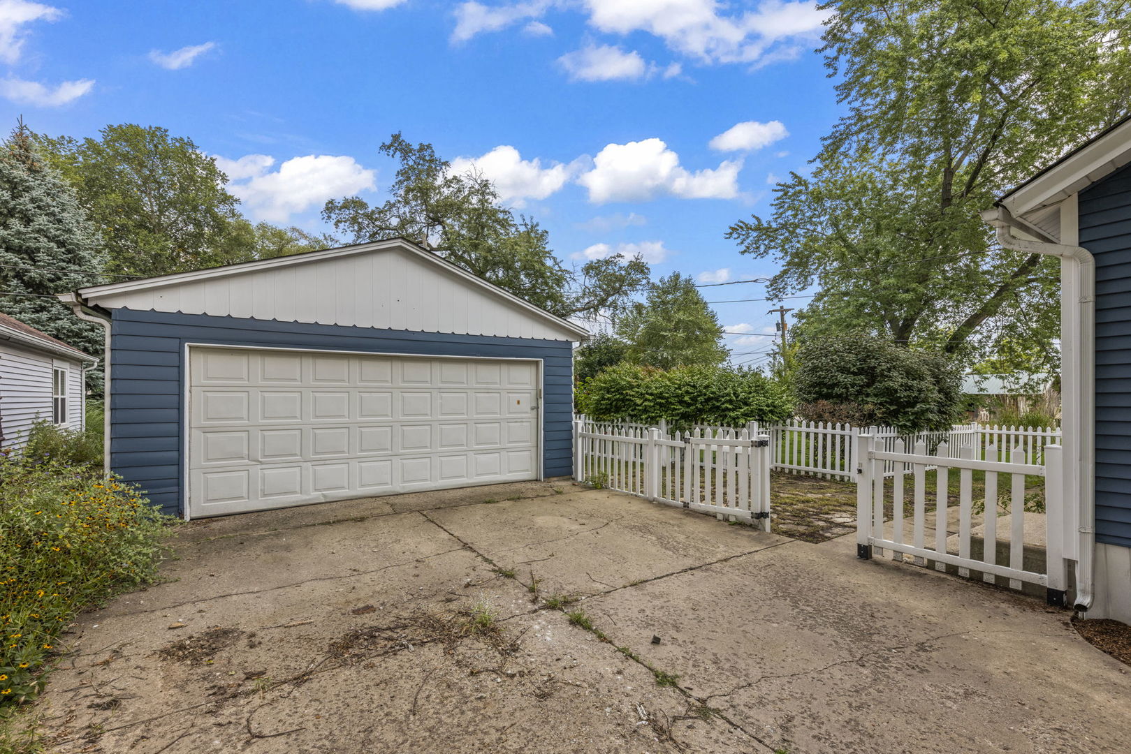 6S381 4th Street