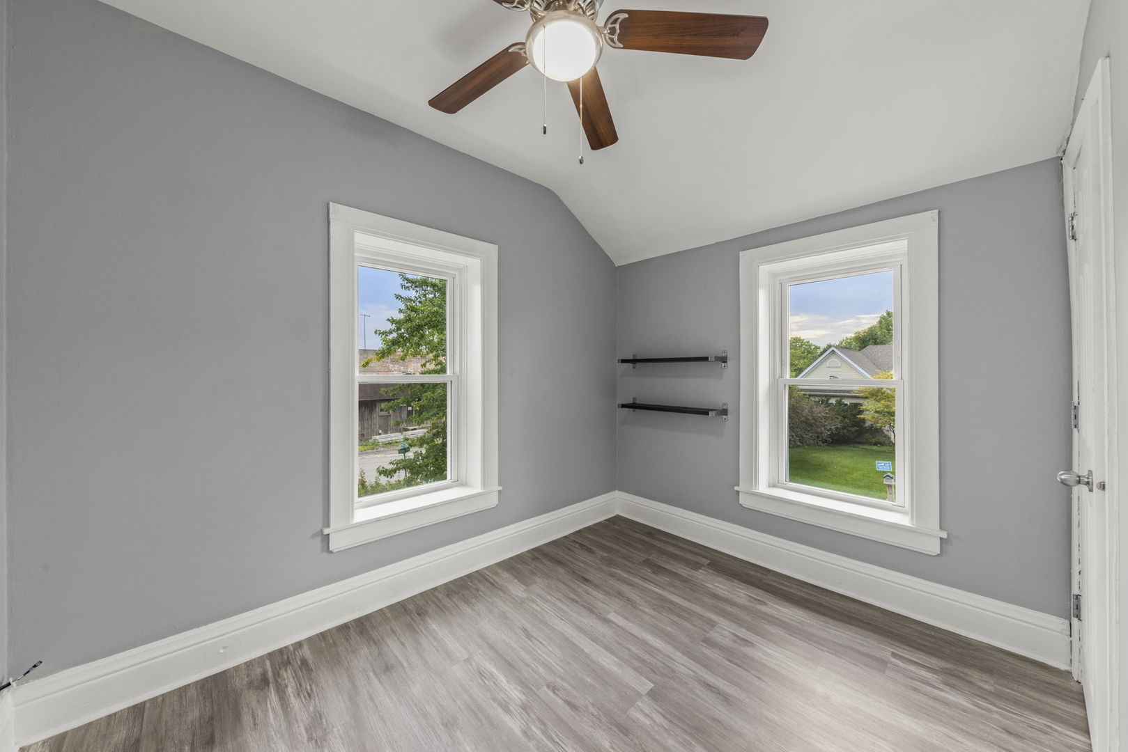6S381 4th Street