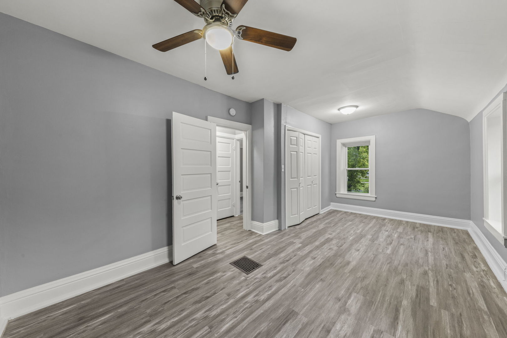 6S381 4th Street