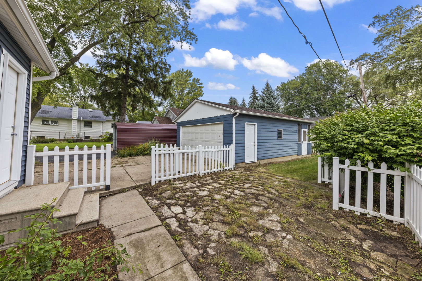 6S381 4th Street