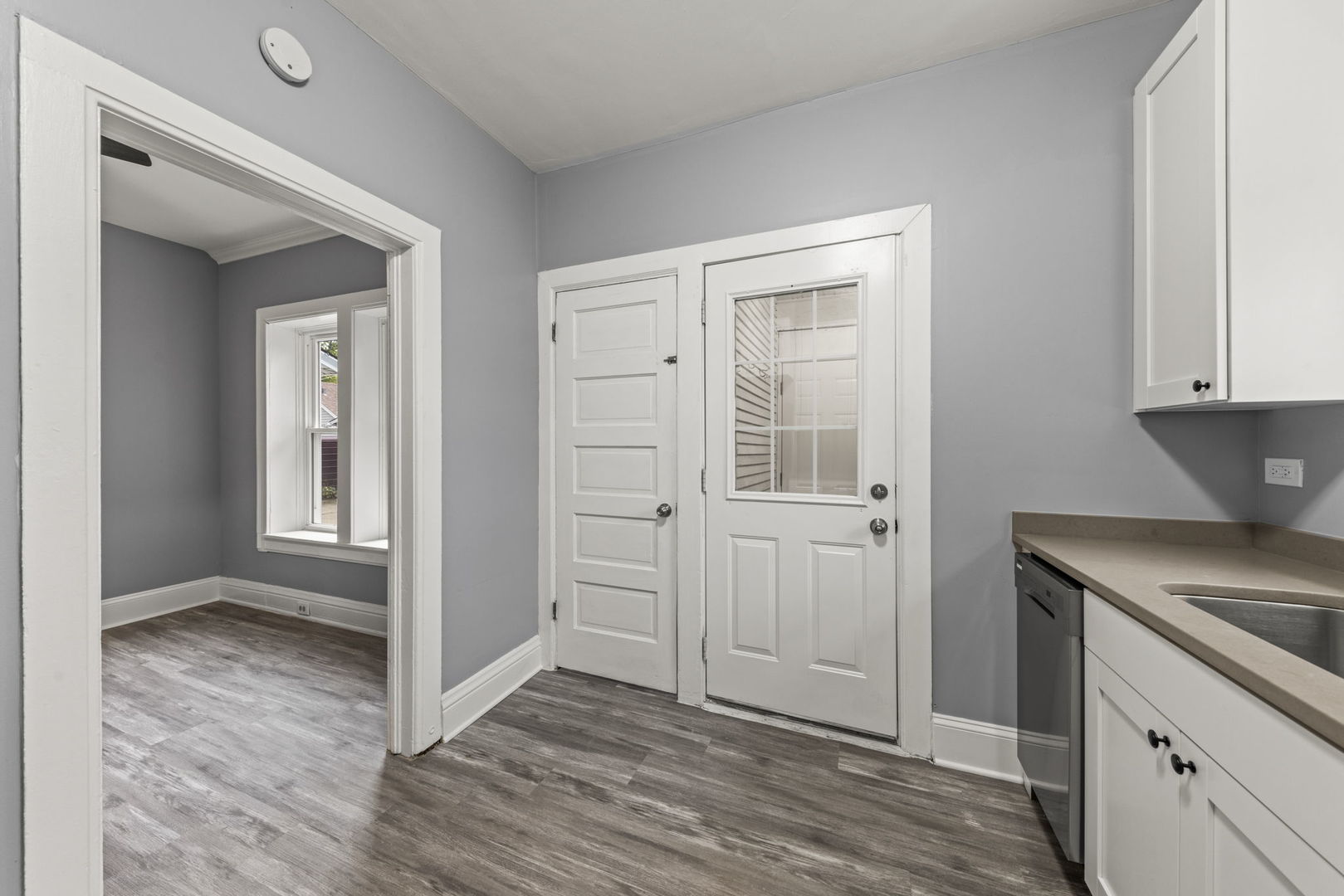 6S381 4th Street