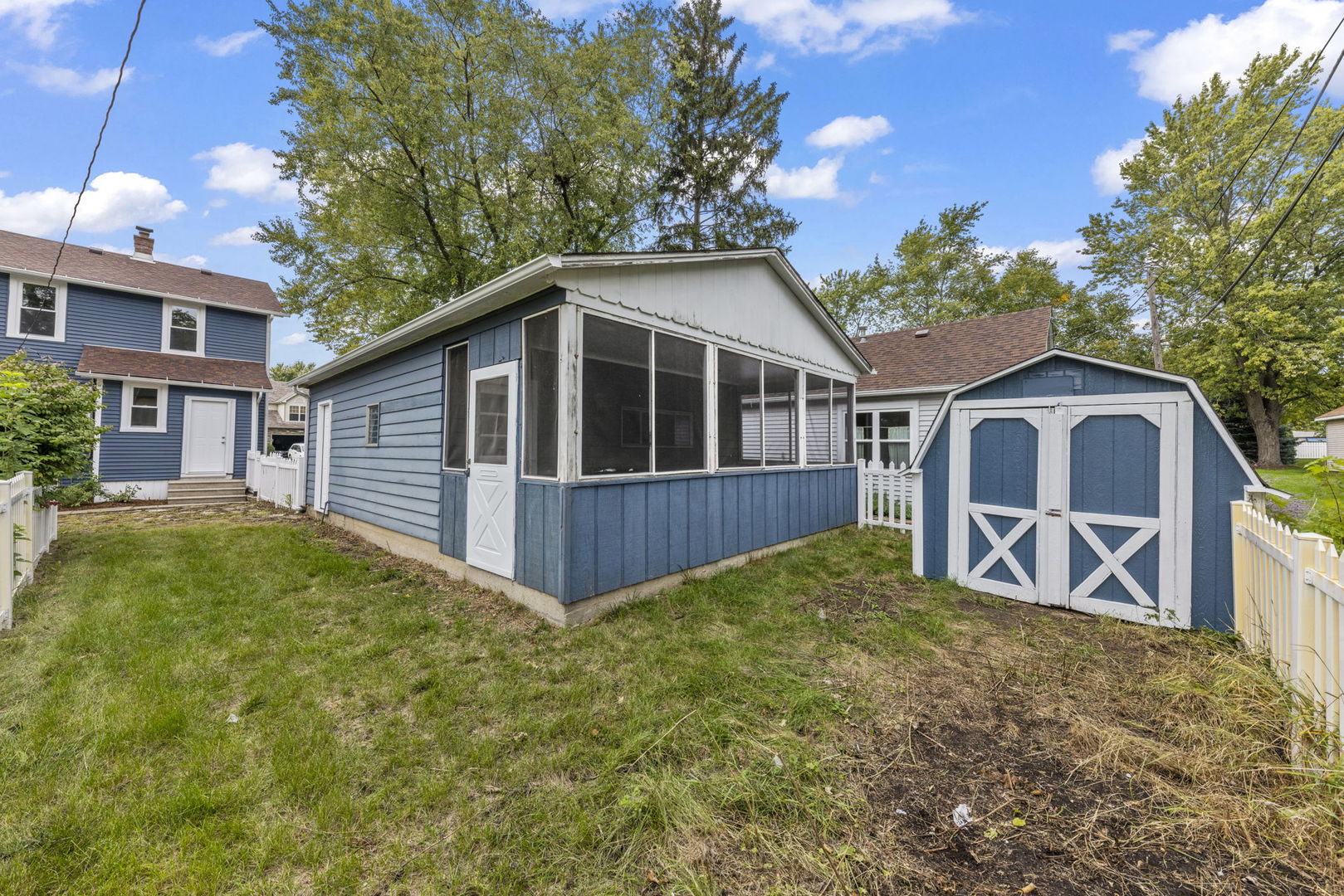 6S381 4th Street