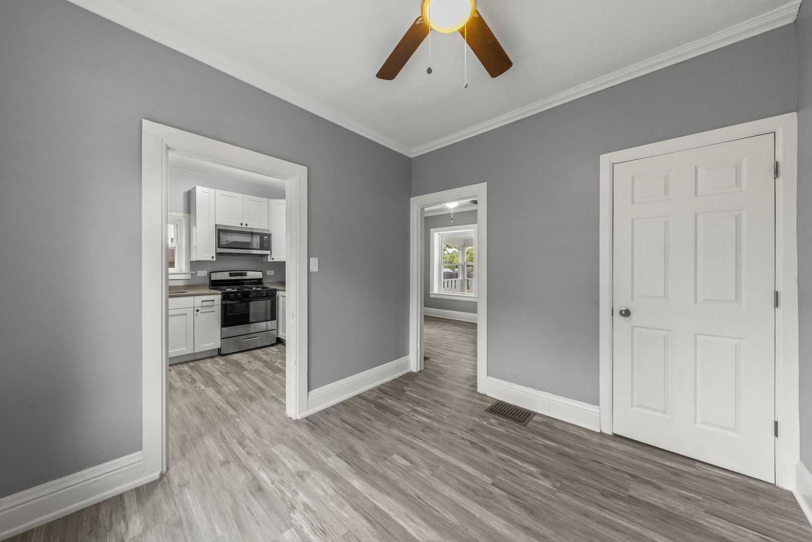 6S381 4th Street