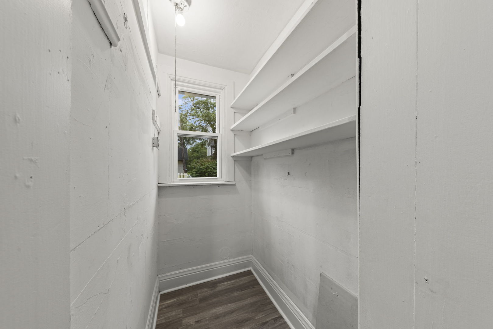 6S381 4th Street