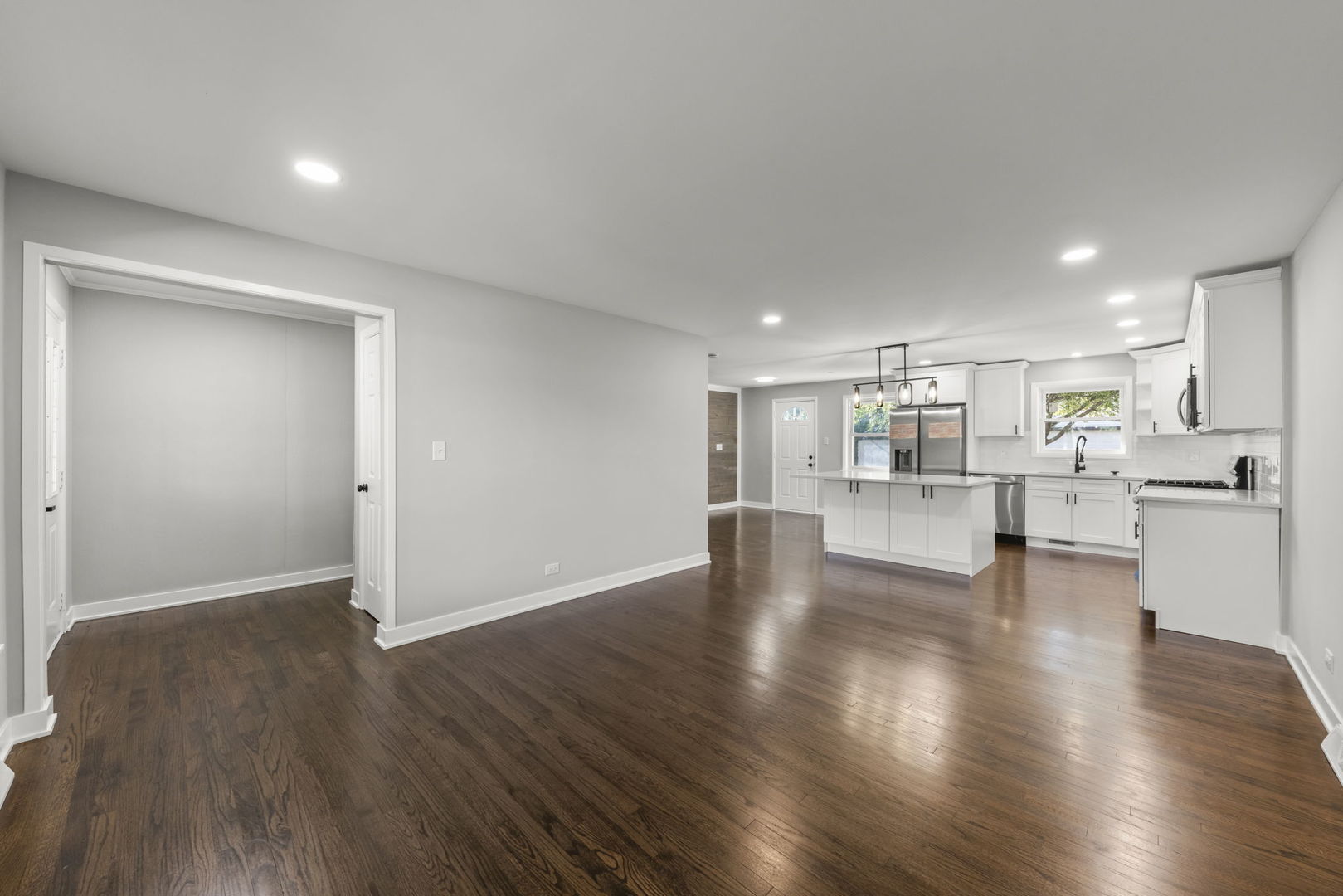 4433 W 100th Street