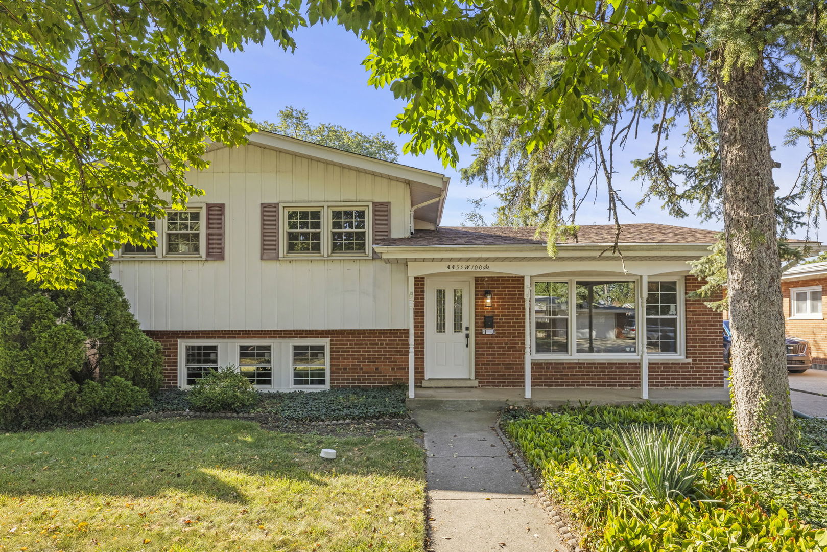 4433 W 100th Street
