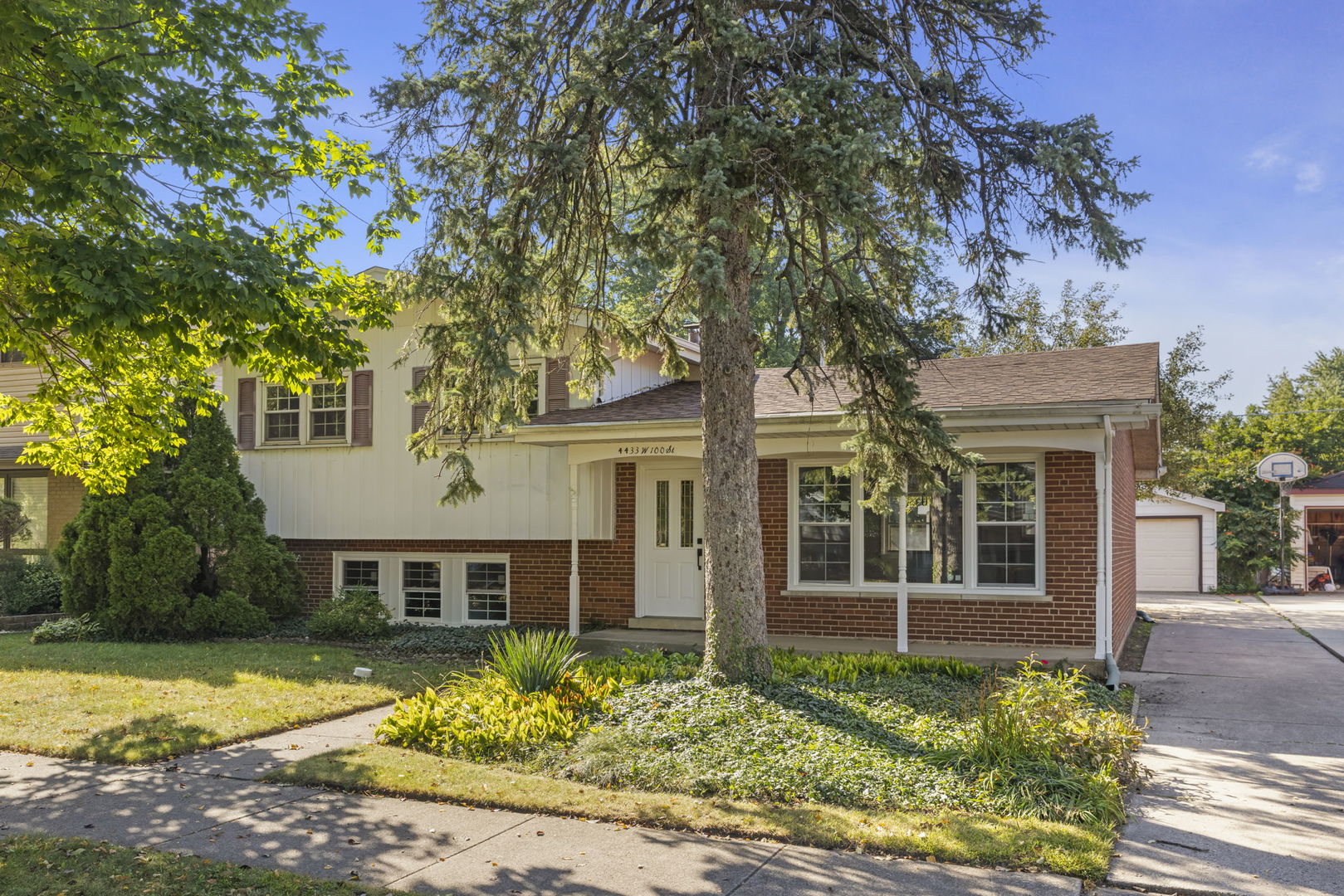 4433 W 100th Street
