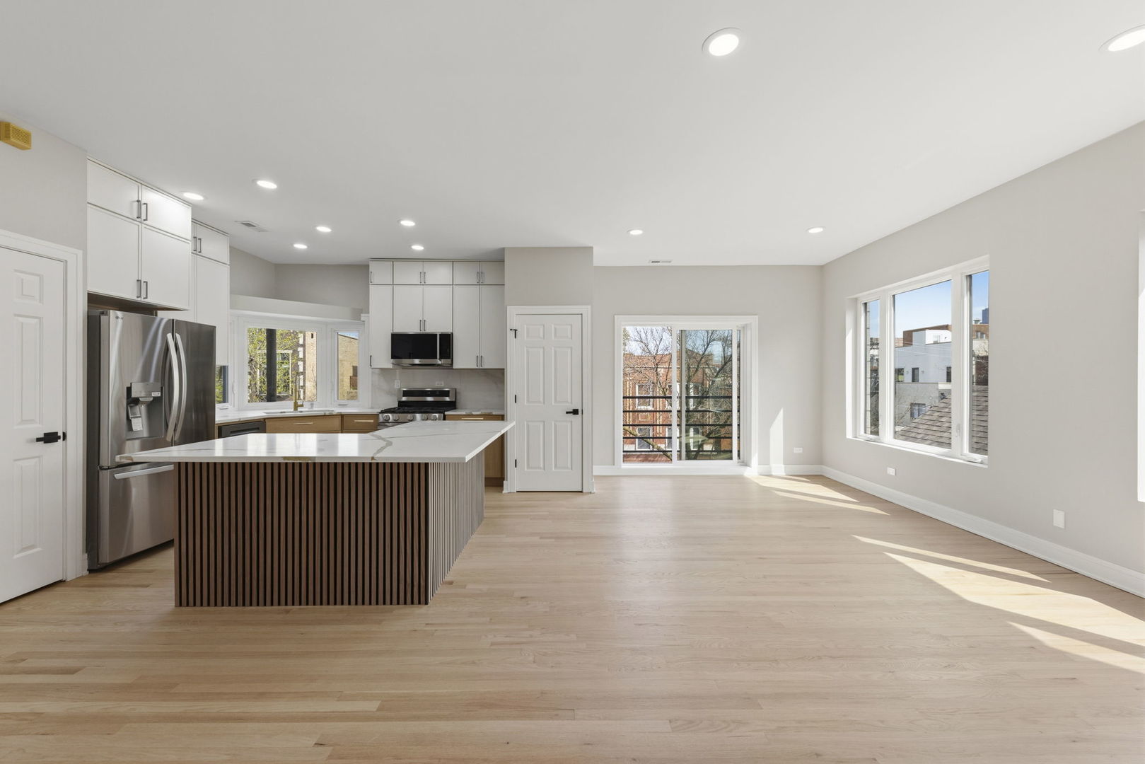1016 N Marshfield Street Unit: 3