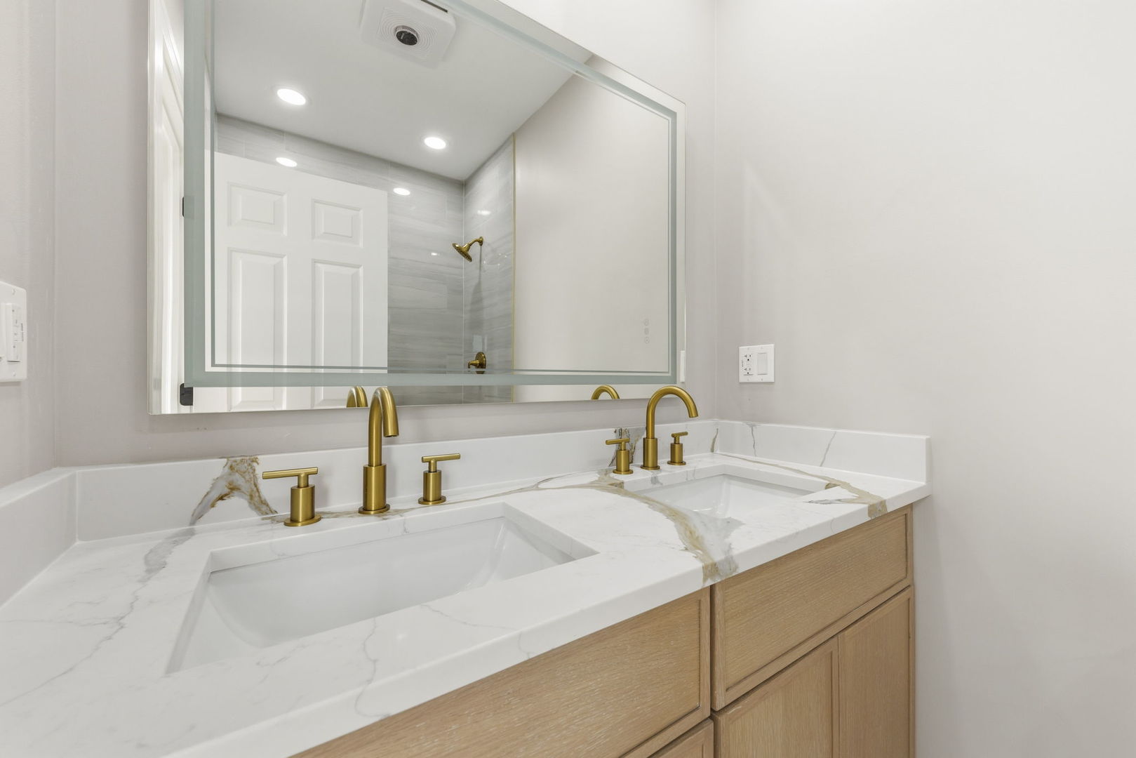 1016 N Marshfield Street Unit: 3