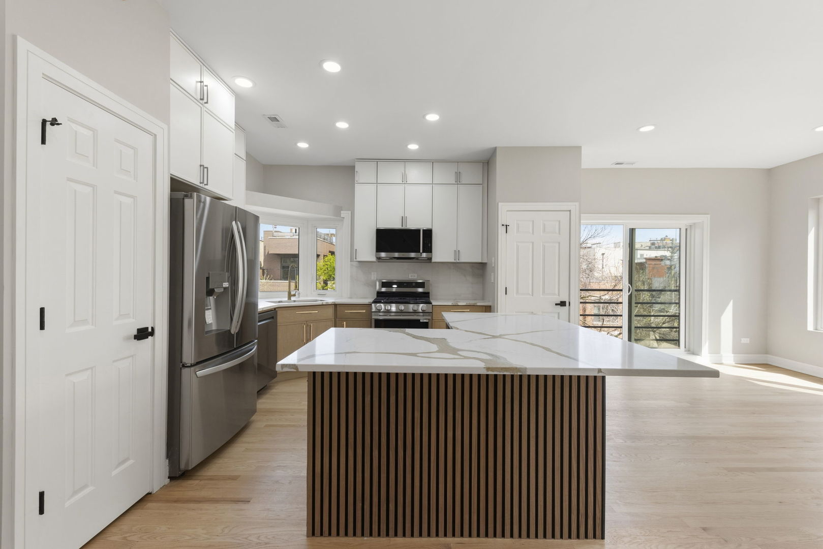 1016 N Marshfield Street Unit: 3